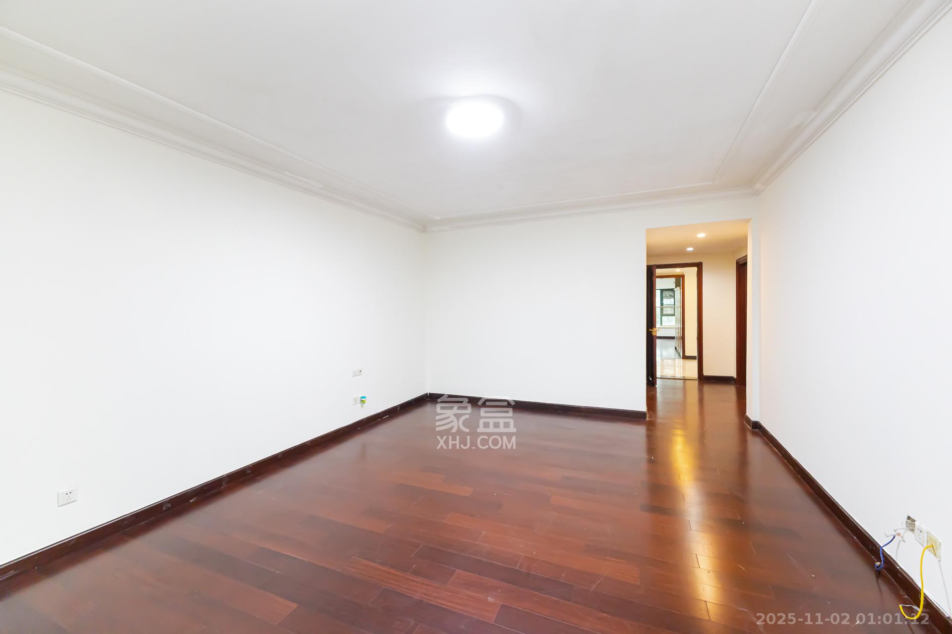 恒大名都  4室2厅4卫    170.8万卧室