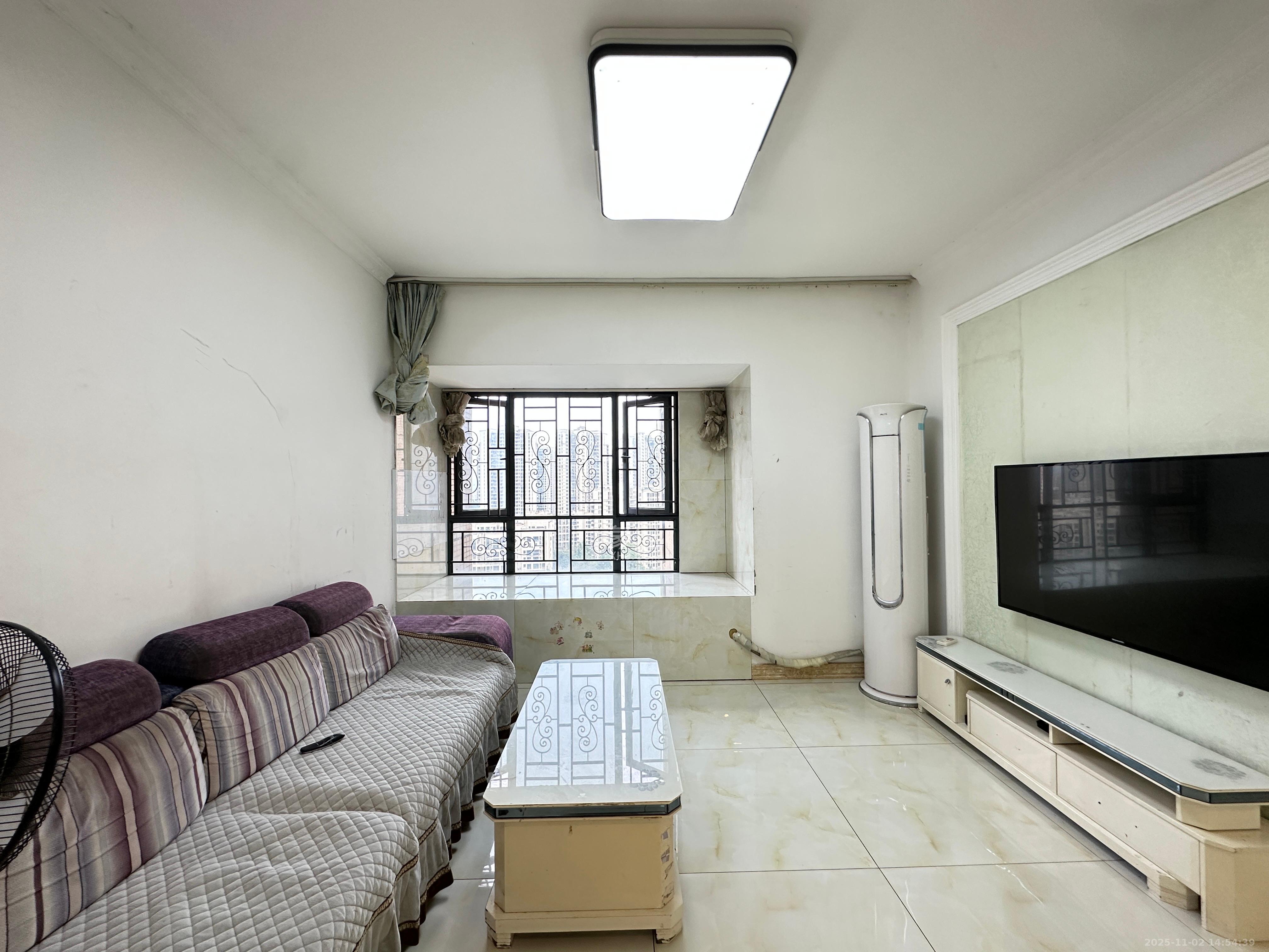 荣盛花语馨苑 3室2厅1卫 2200.0元/月 荣盛花语馨苑 3室2厅1卫 2200.0元/月室内图