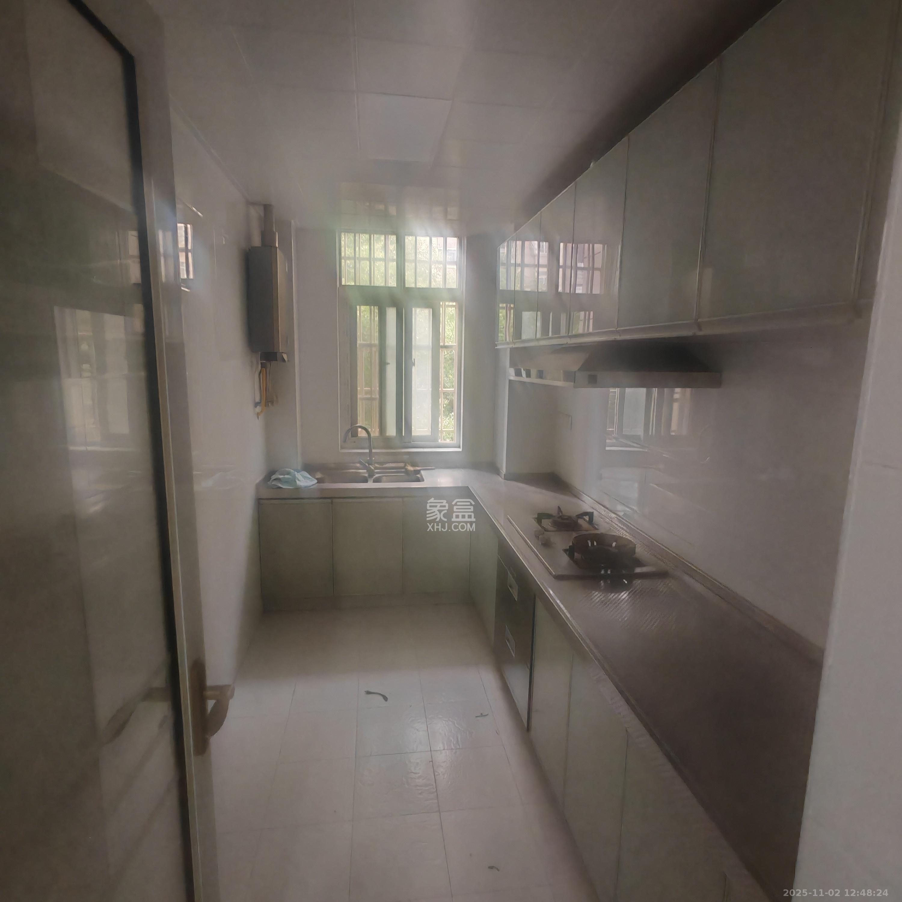 洋湖景园  3室2厅2卫    2500.0元/月室内图