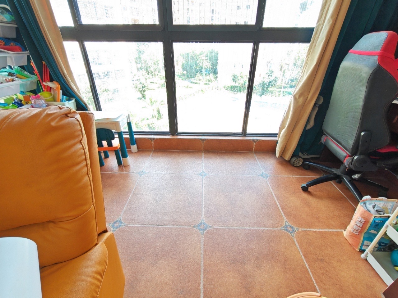 宝源花园 3室2厅2卫 165.0万 宝源花园 3室2厅2卫 165.0万客厅