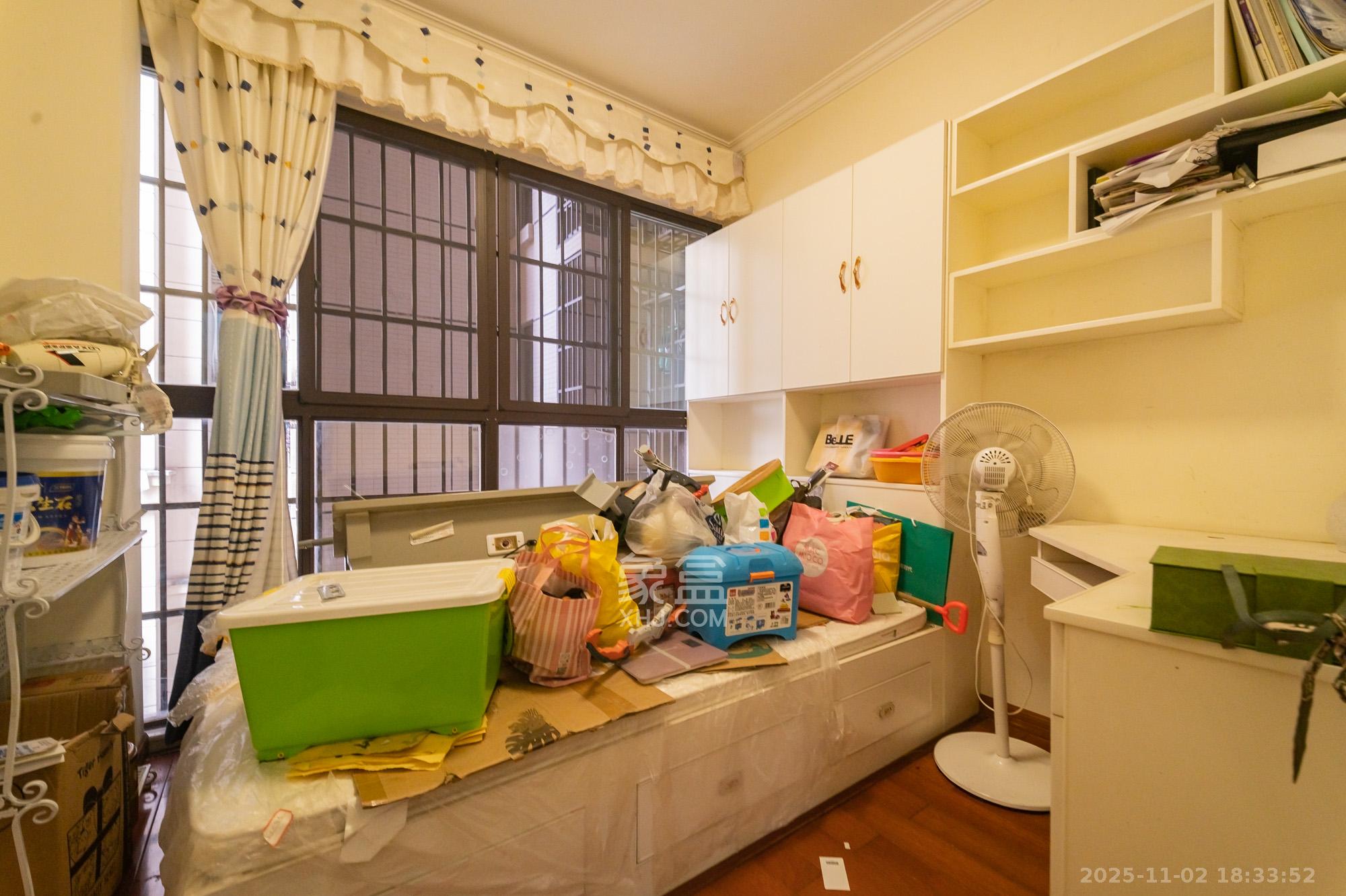 国泰九龙湾  3室2厅1卫    75.8万卧室