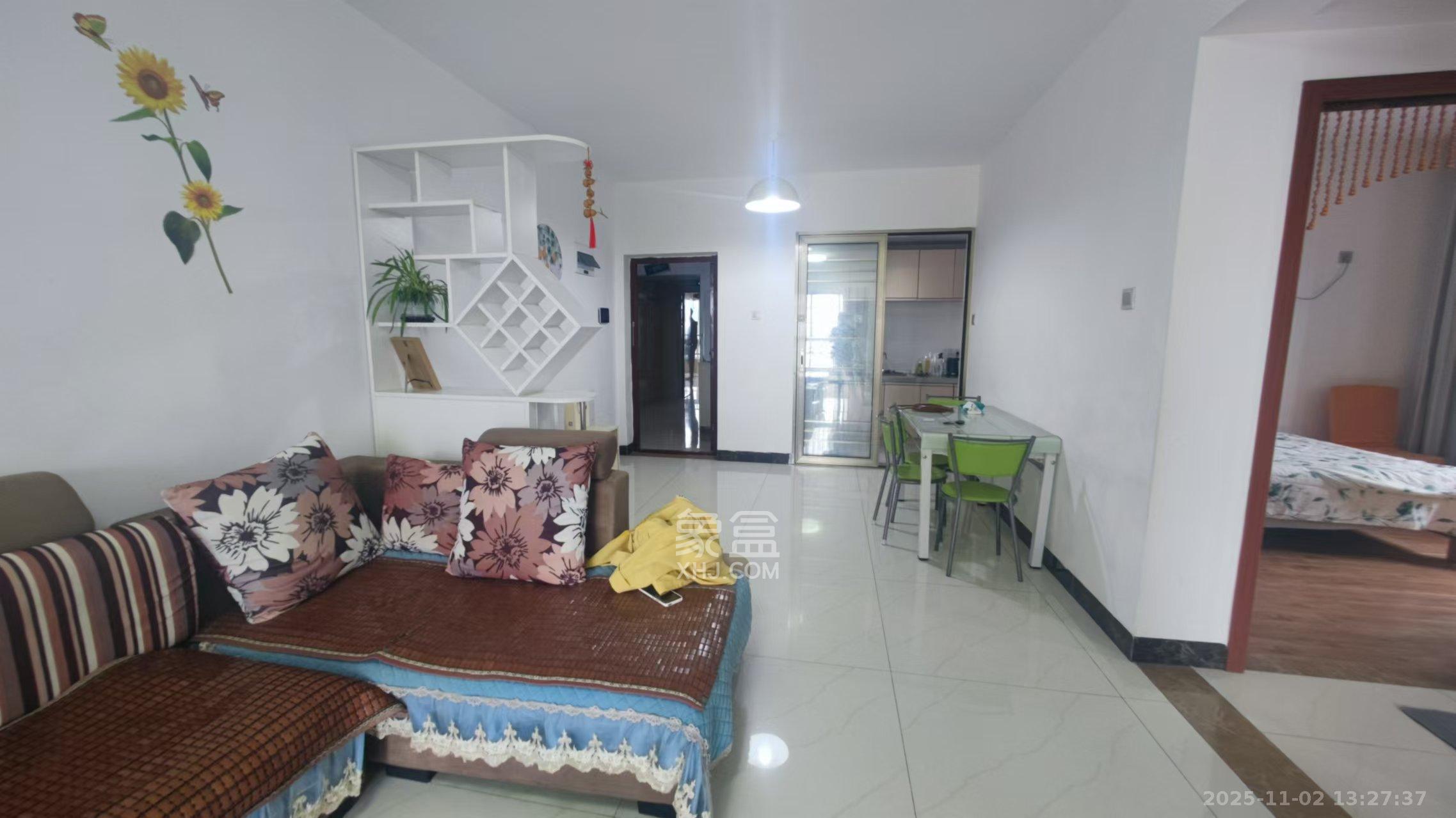 天麓尚层  2室2厅1卫    1800.0元/月室内图