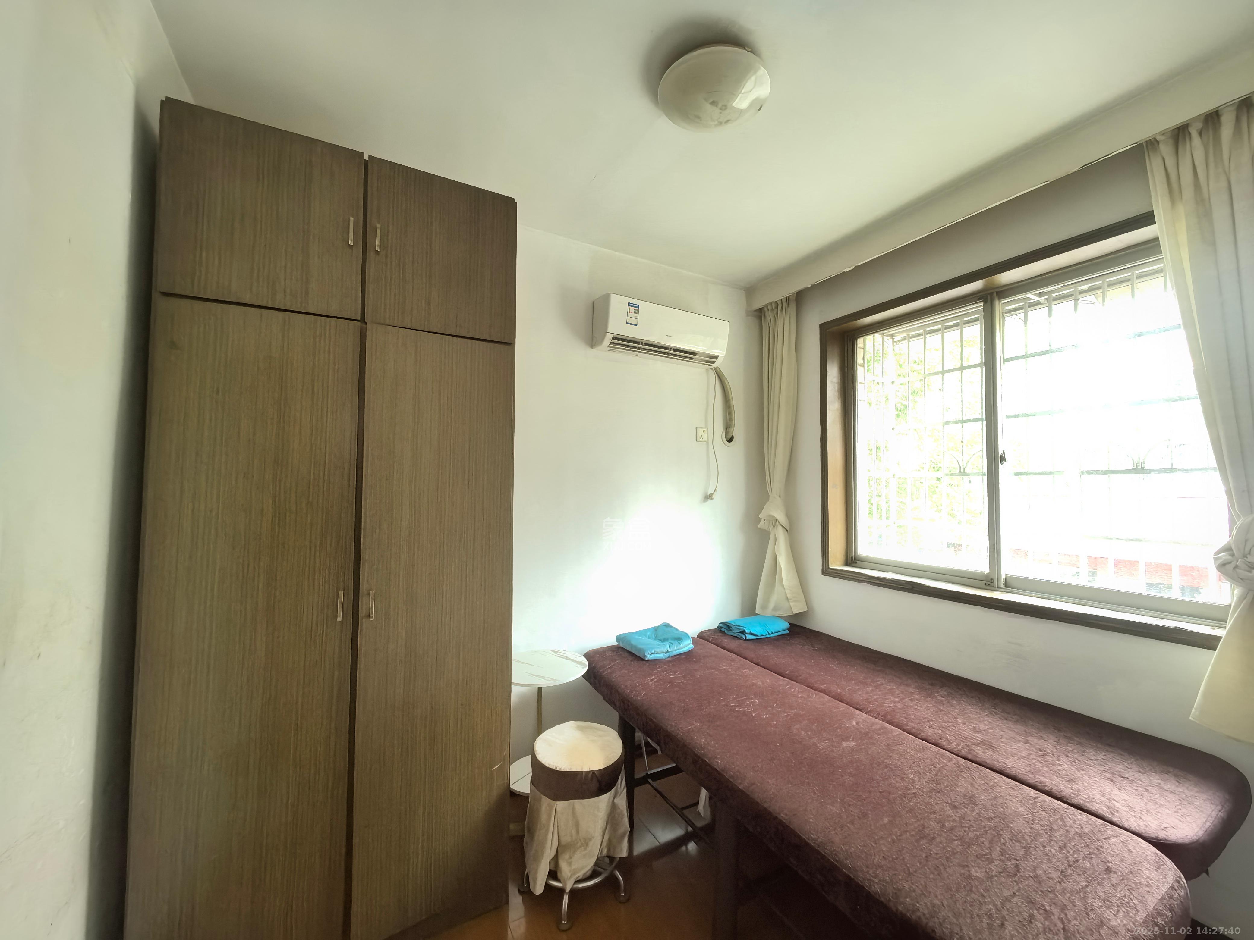 中南汽车世界 3室2厅1卫 1400.0元/月 中南汽车世界 3室2厅1卫 1400.0元/月室内图