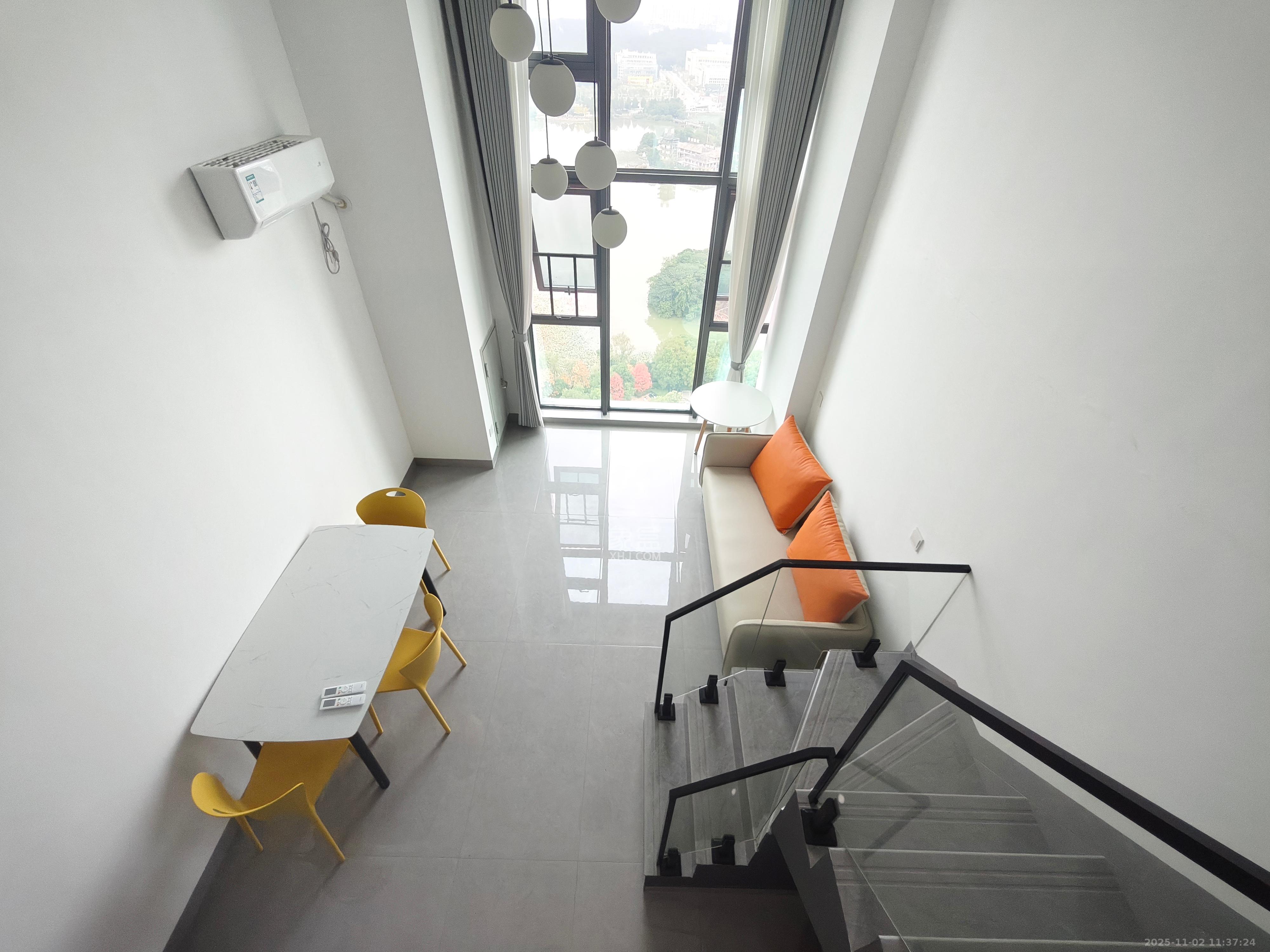 绿地V岛  1室0厅0卫    2600.0元/月室内图