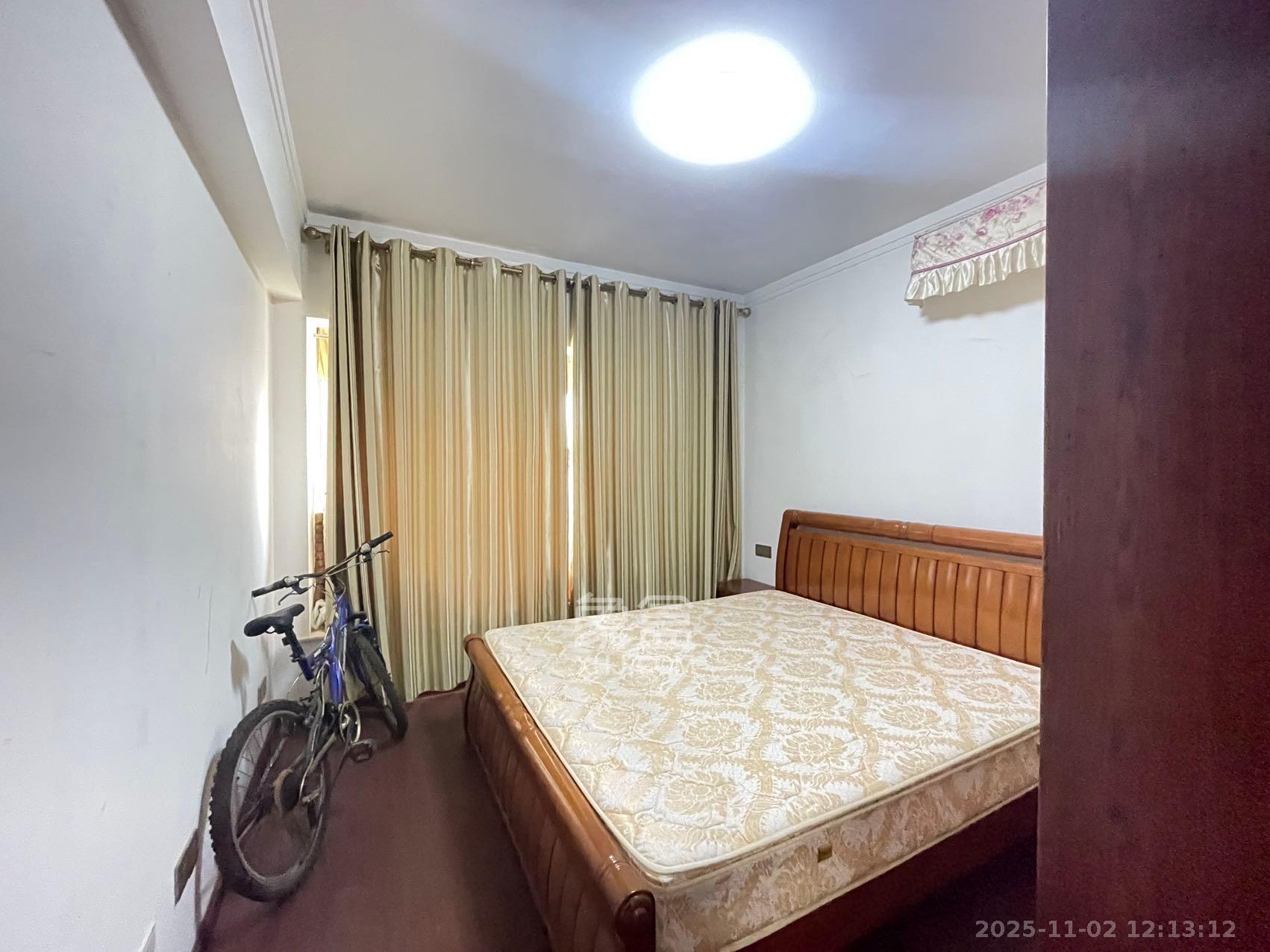 山水华景  2室2厅1卫    2200.0元/月室内图