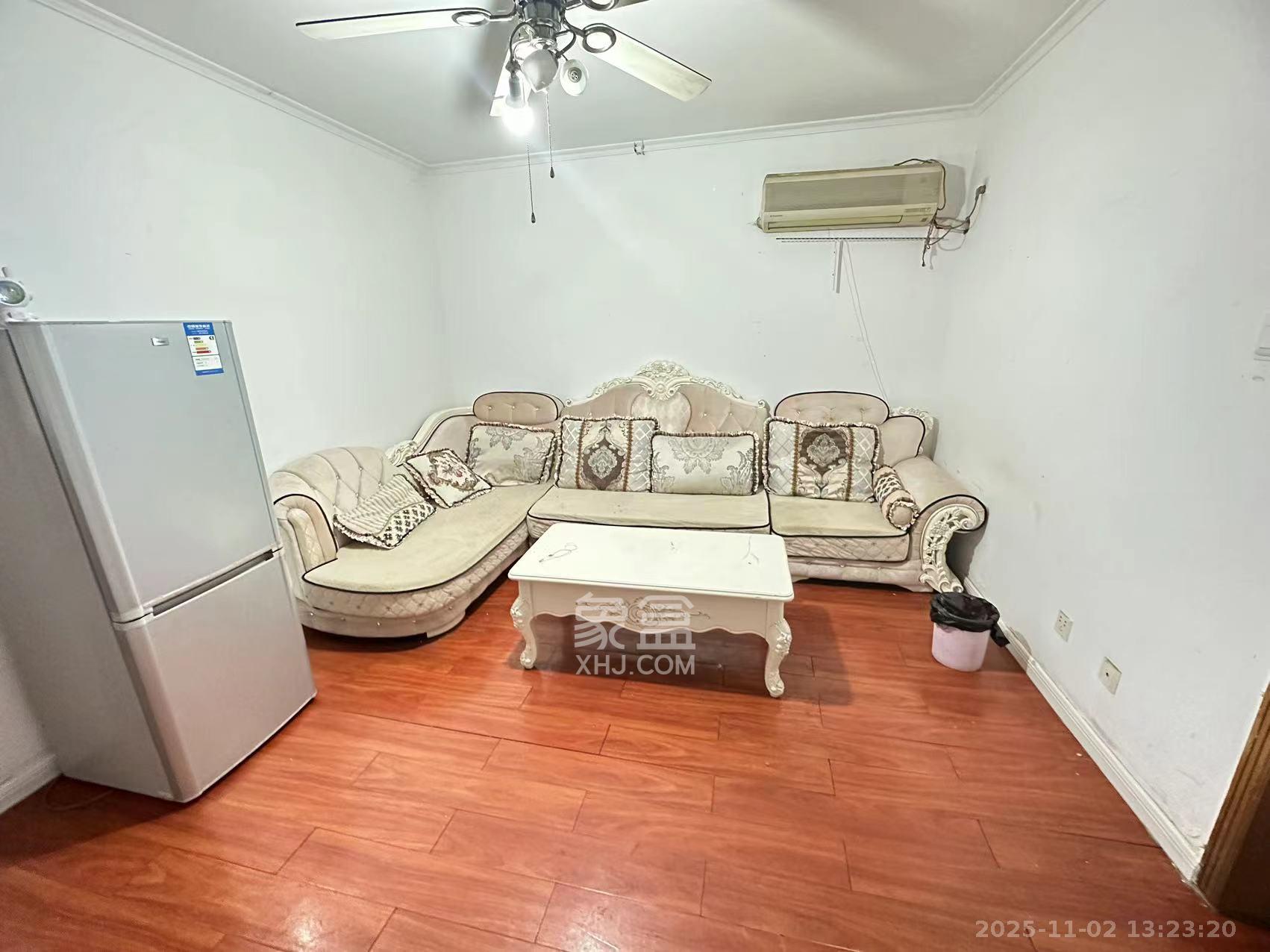 湘绣研究所南院  3室1厅1卫    2200.0元/月