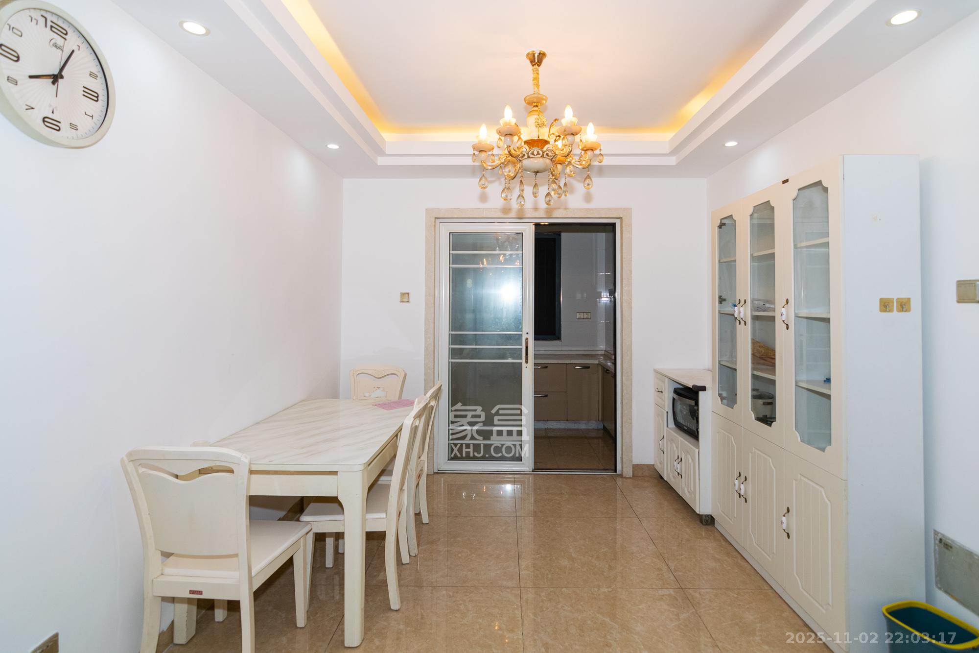 新城国际花都  3室2厅1卫    63.8万客厅