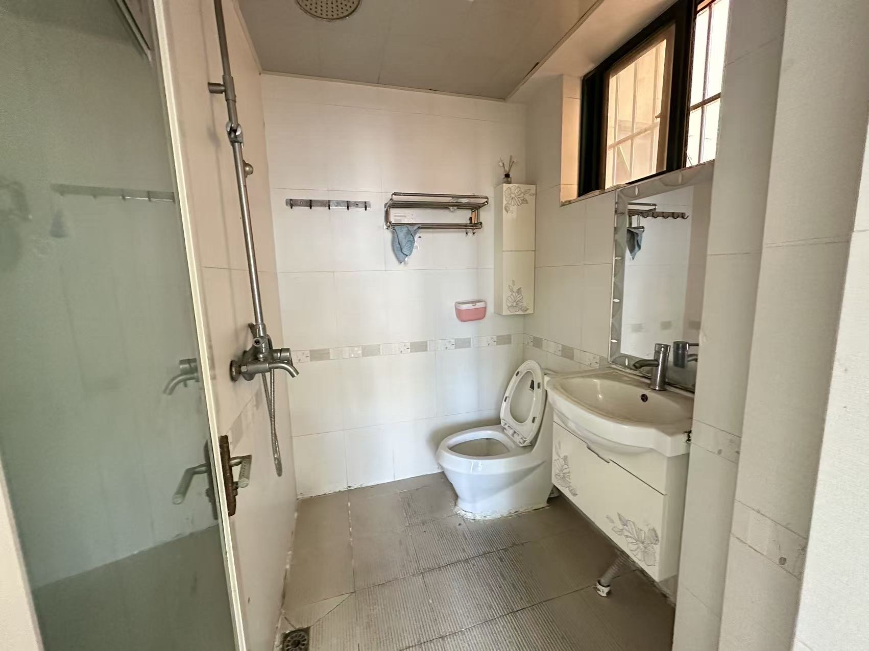 星华大厦  3室2厅1卫    3200.0元/月室内图