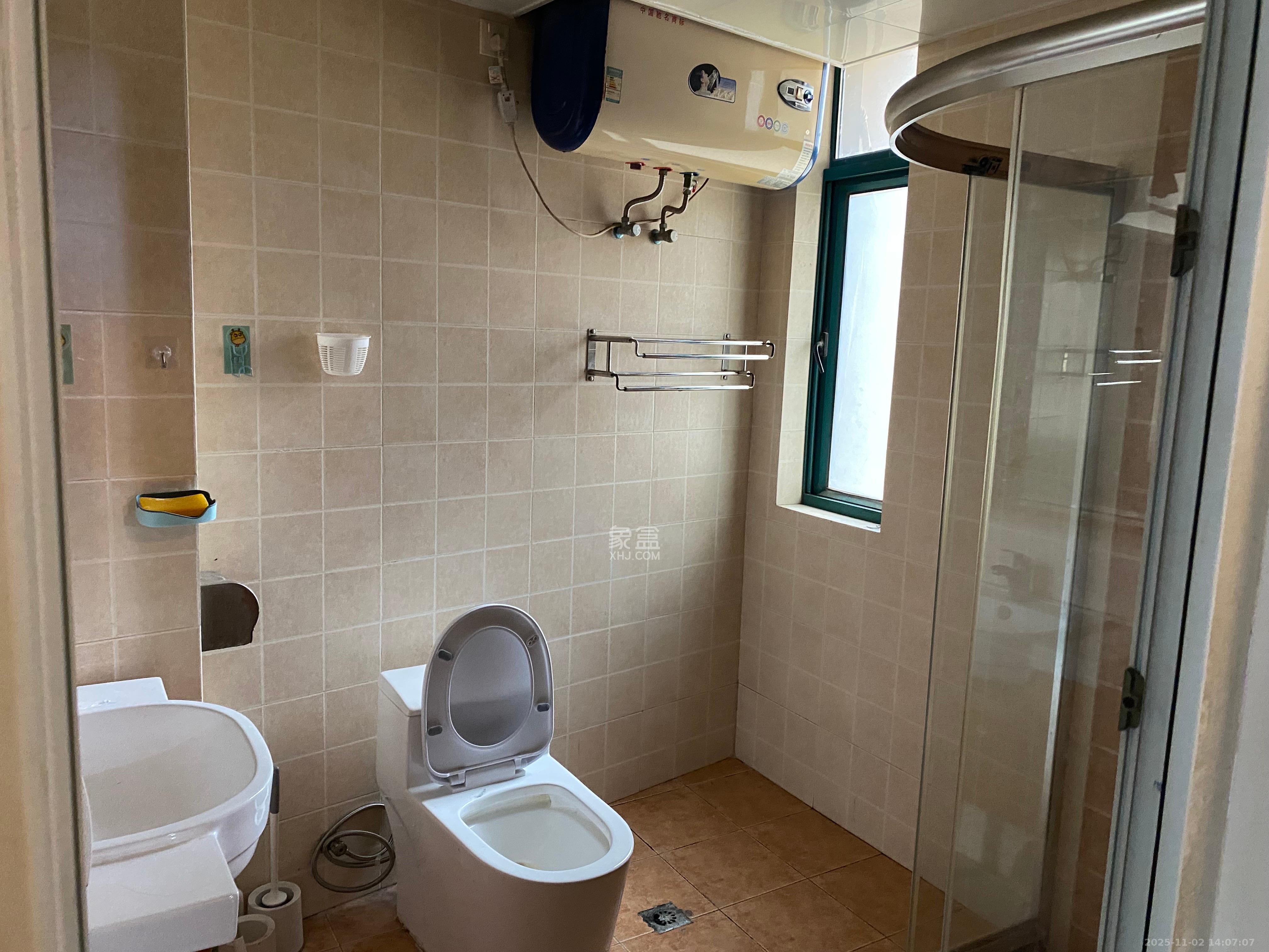 滨江金座  1室2厅1卫    3300.0元/月室内图