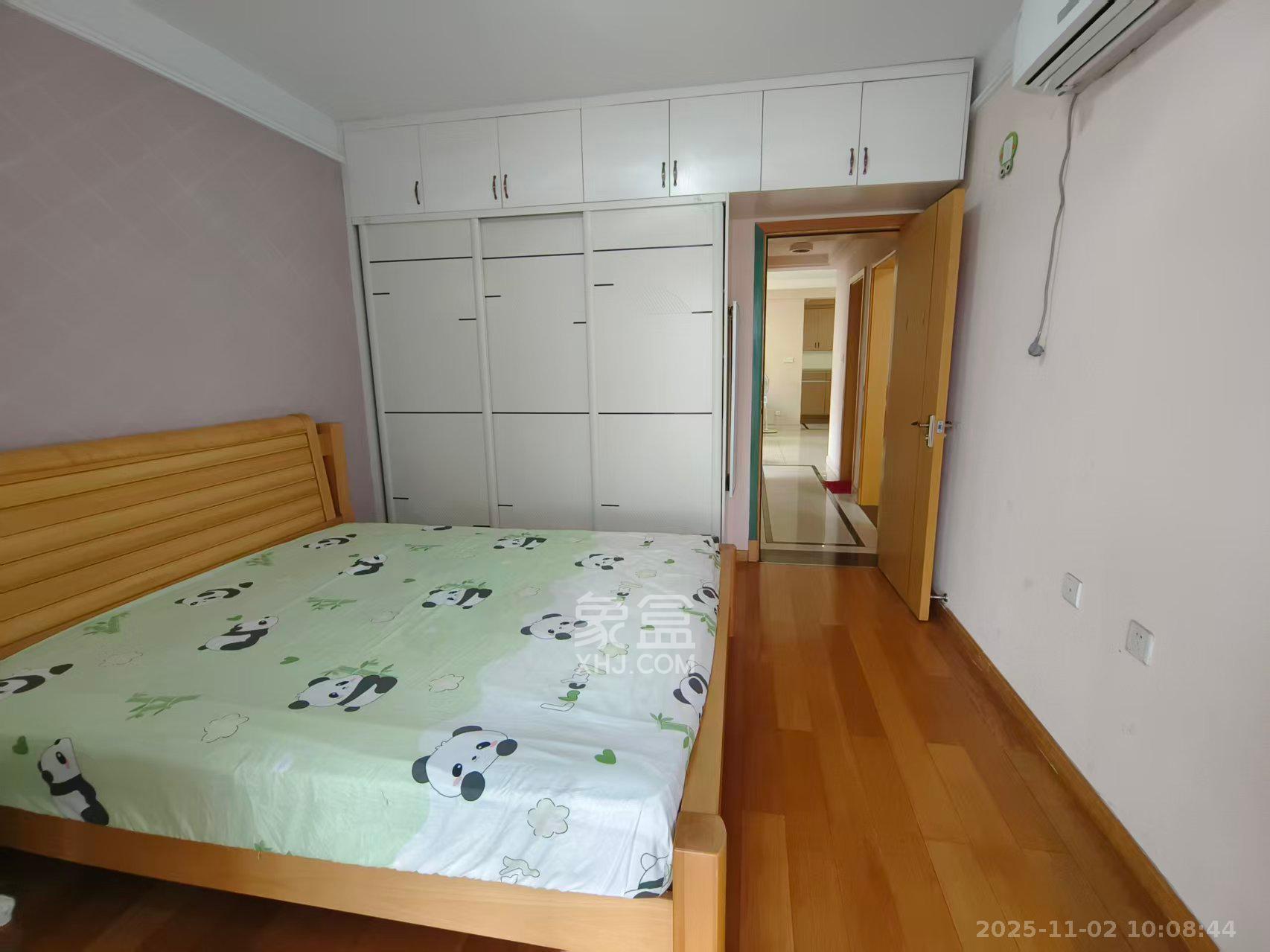 中海国际三期  3室2厅2卫    1800.0元/月