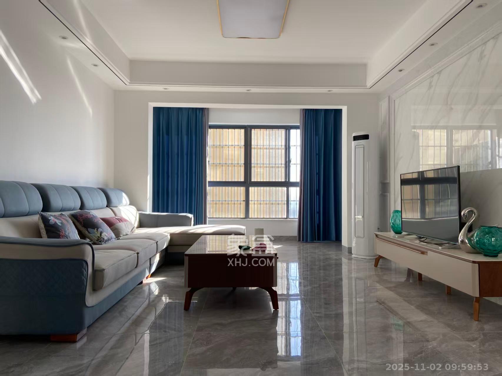 天麓尚层  3室2厅2卫    2400.0元/月