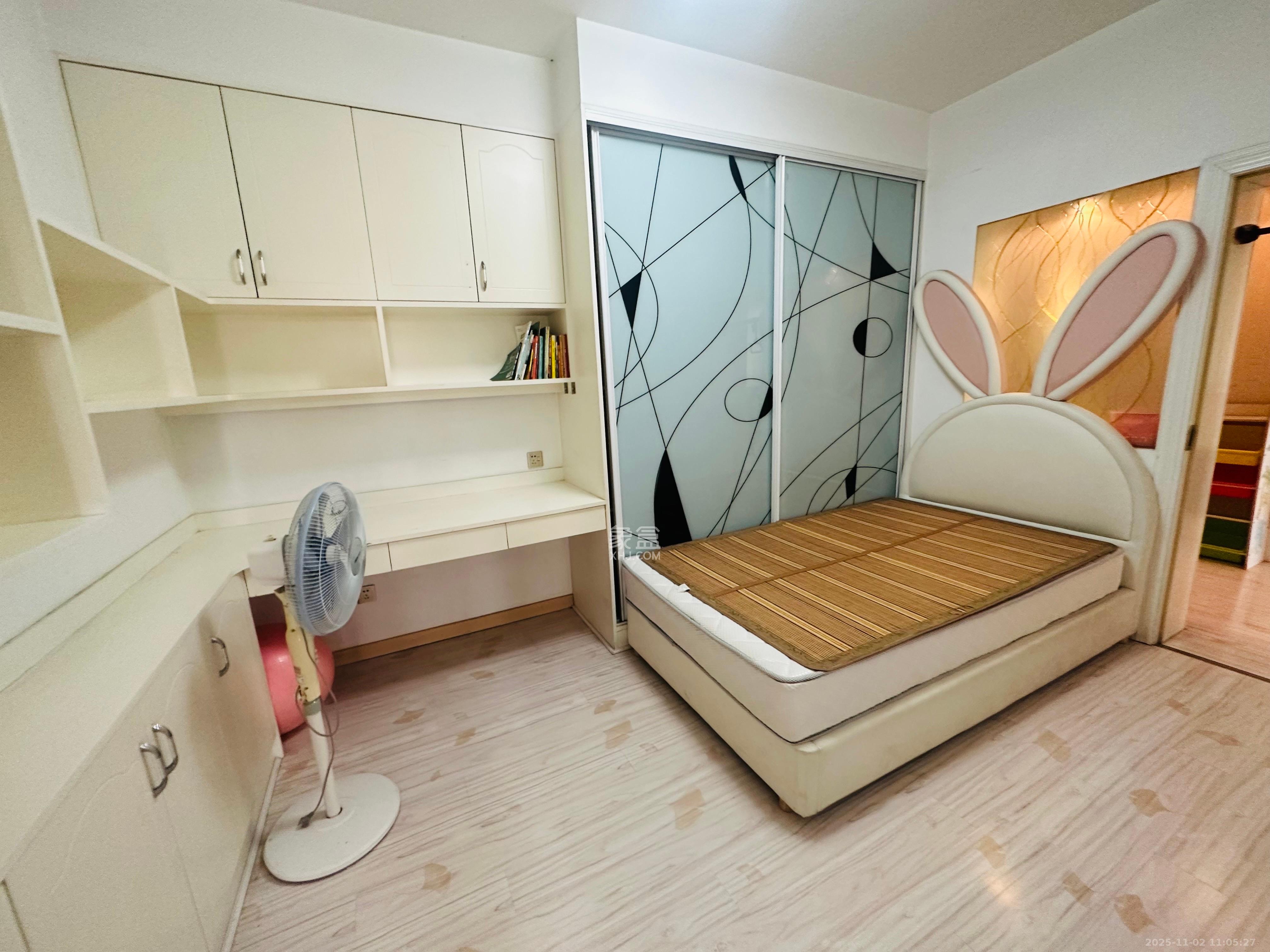 汇都公寓  3室1厅1卫    2500.0元/月室内图