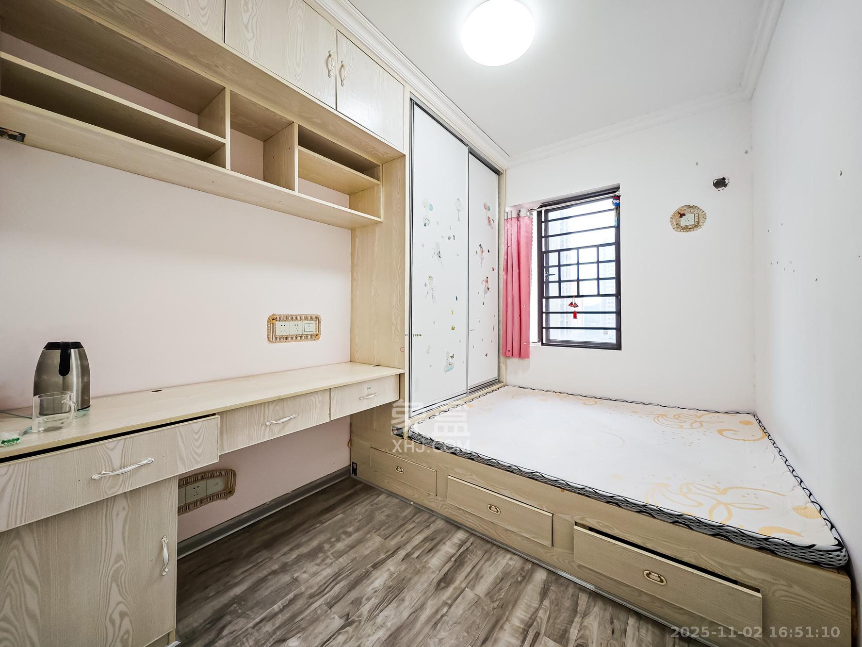 绿地海外滩一期  2室1厅1卫    45.0万卧室