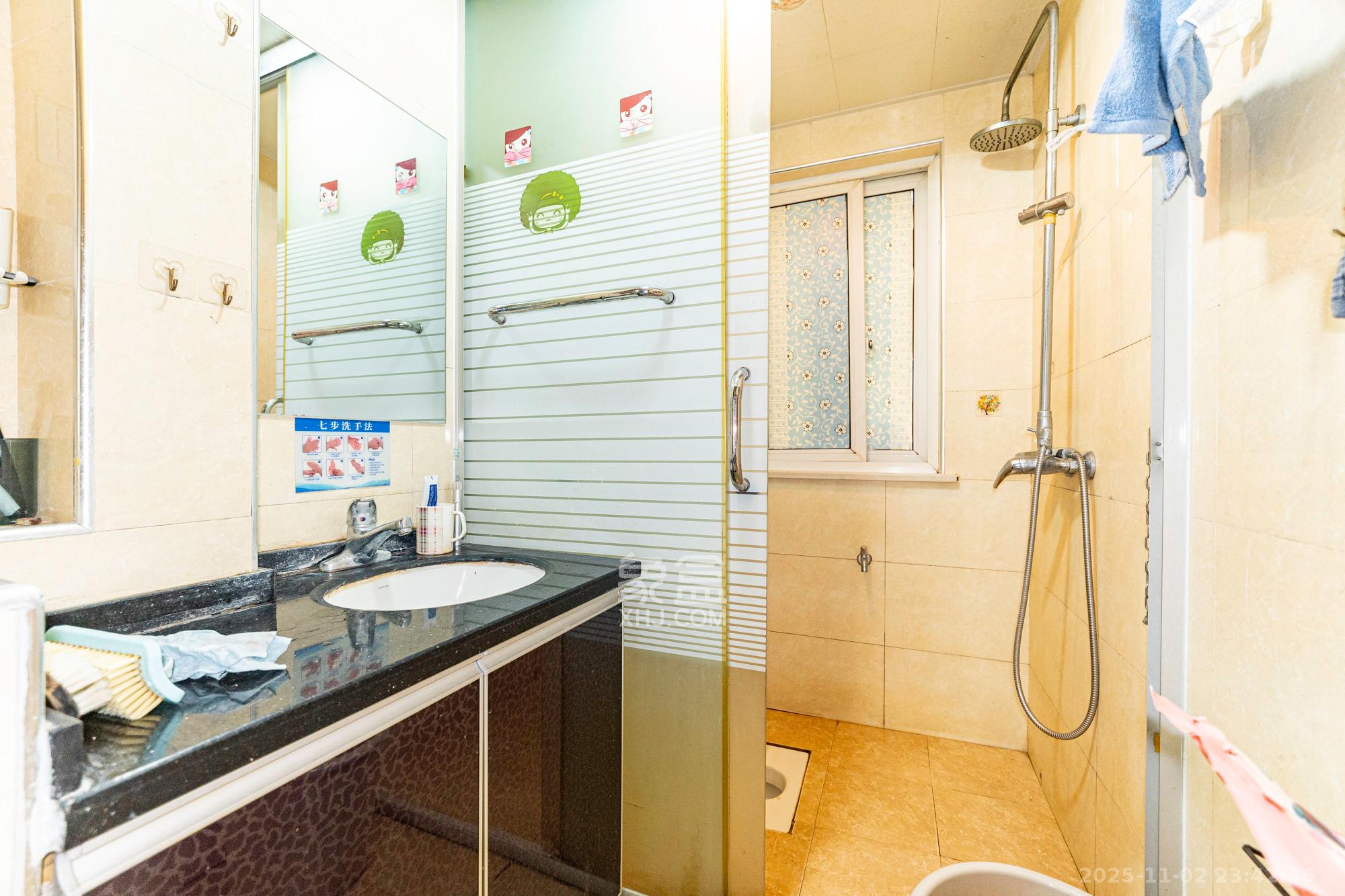 楚天世纪城东苑  1室2厅1卫    48.0万卫生间