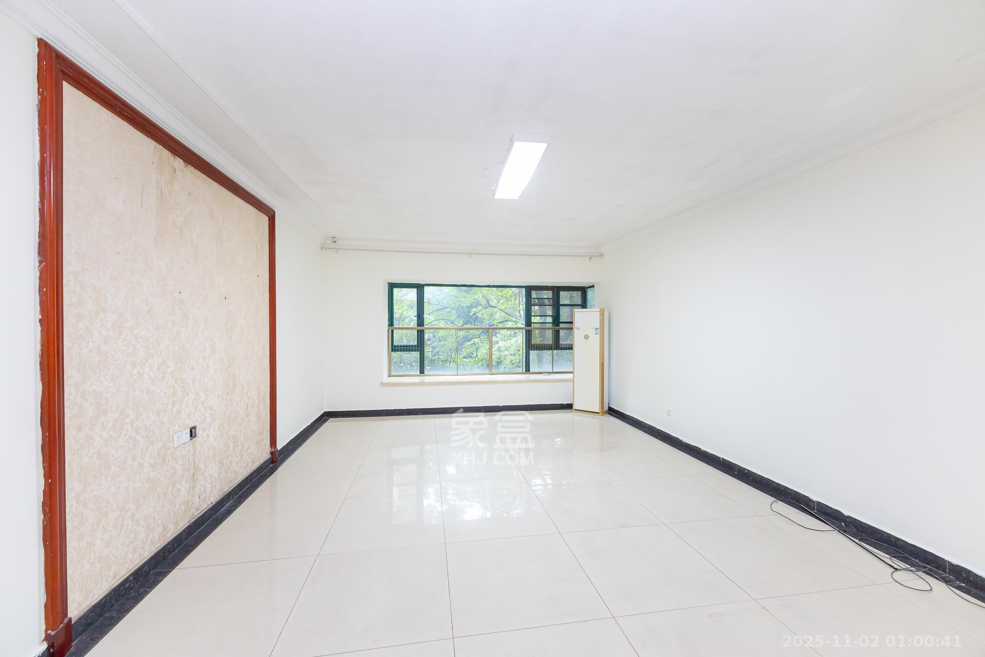 恒大名都 4室2厅4卫 170.8万 恒大名都 4室2厅4卫 170.8万客厅