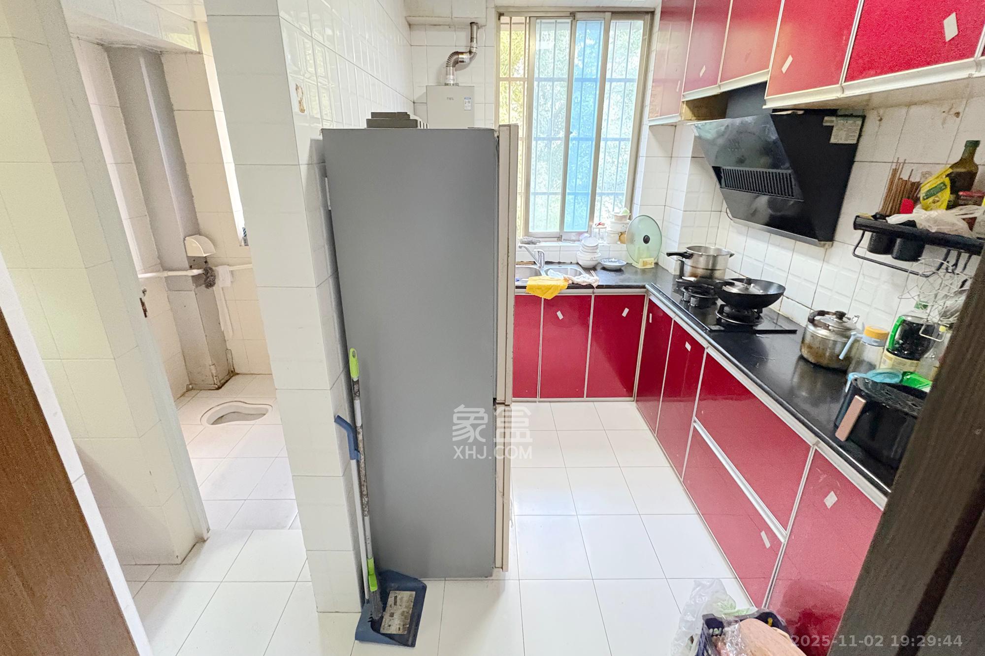 东南明苑  3室2厅2卫    75.0万厨房