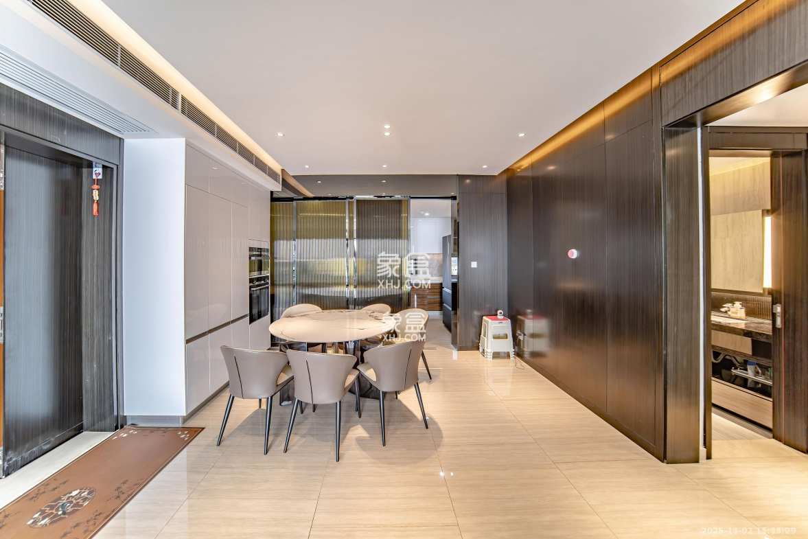 珠江颐德公馆 4室2厅3卫 8800.0元/月 珠江颐德公馆 4室2厅3卫 8800.0元/月室内图