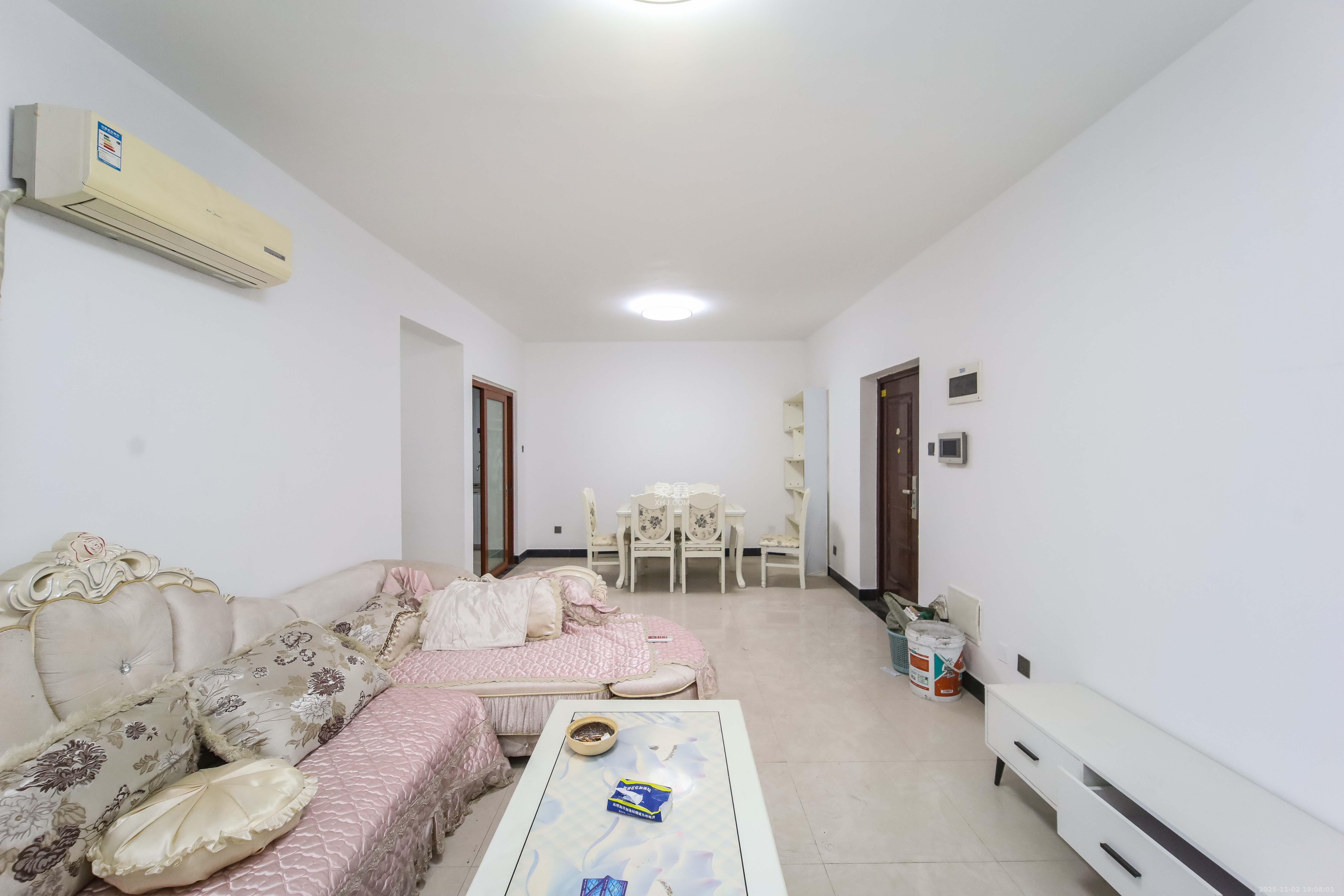 上东辛顿公寓  2室2厅1卫    61.0万 上东辛顿公寓  2室2厅1卫    61.0万客厅