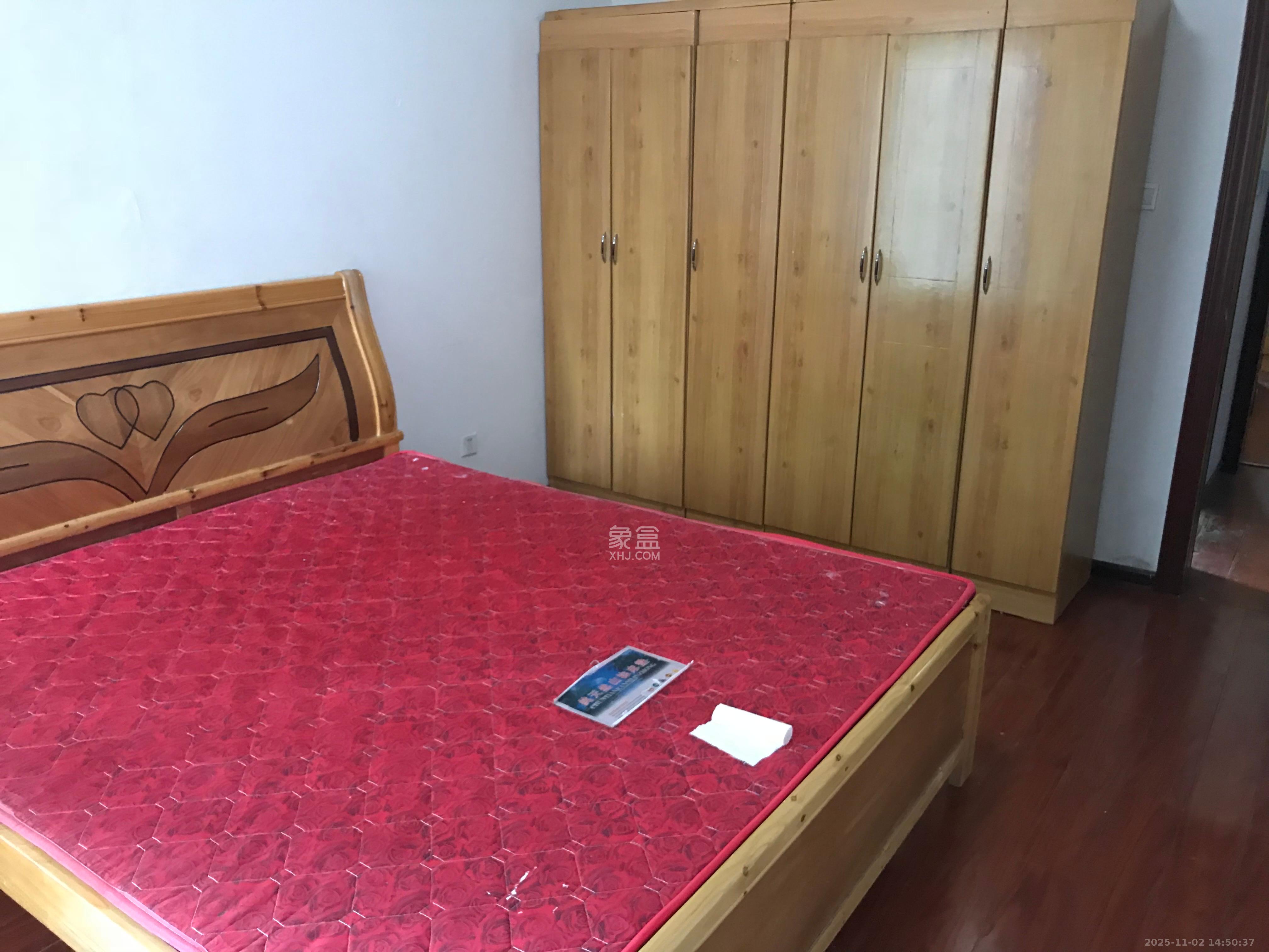 保利麓谷林语A区  3室2厅1卫    1800.0元/月室内图