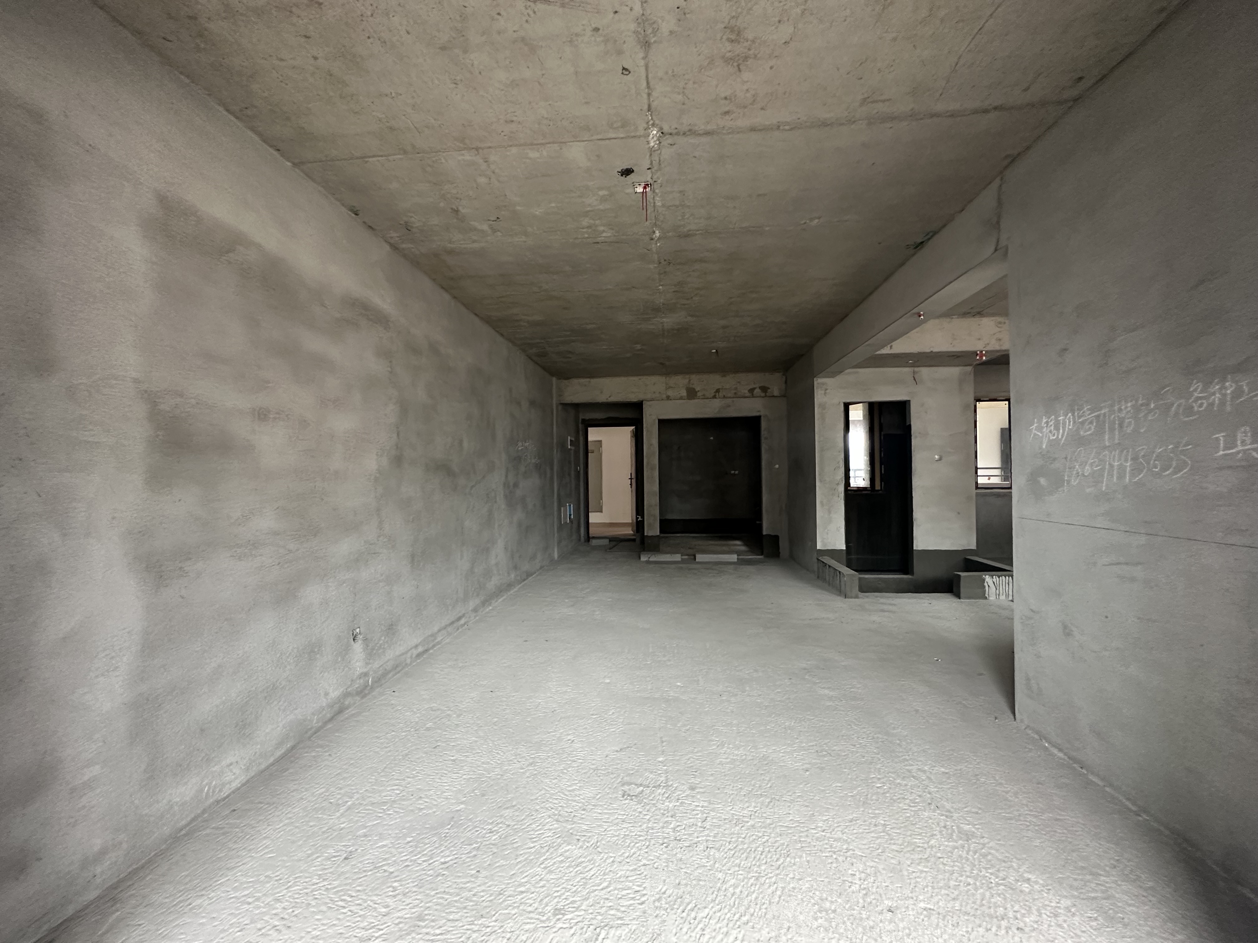 奇峰广场  1室0厅0卫    2500.0元/月室内图