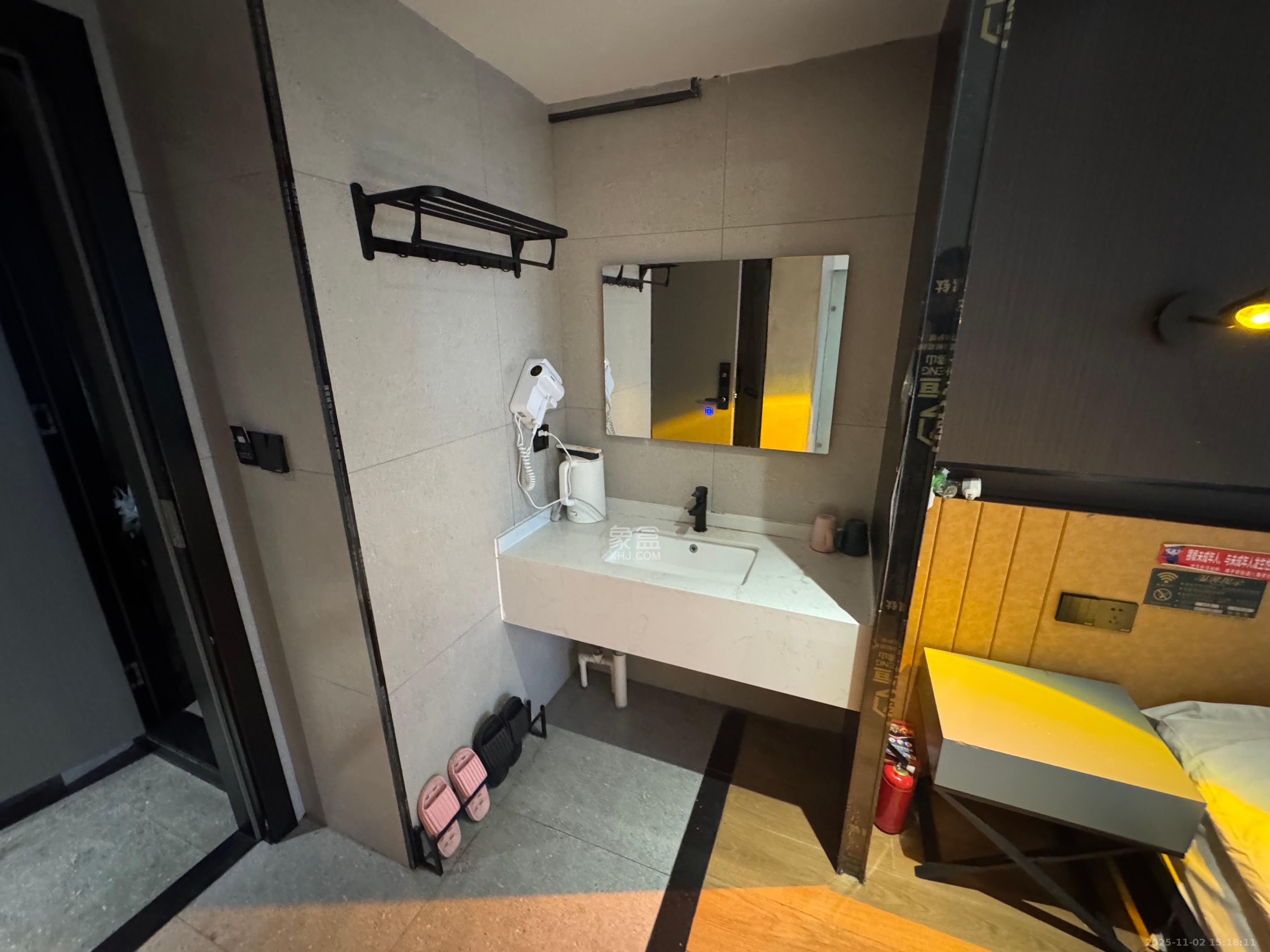 王府井公寓（福源公寓）  1室1厅1卫    3500.0元/月室内图