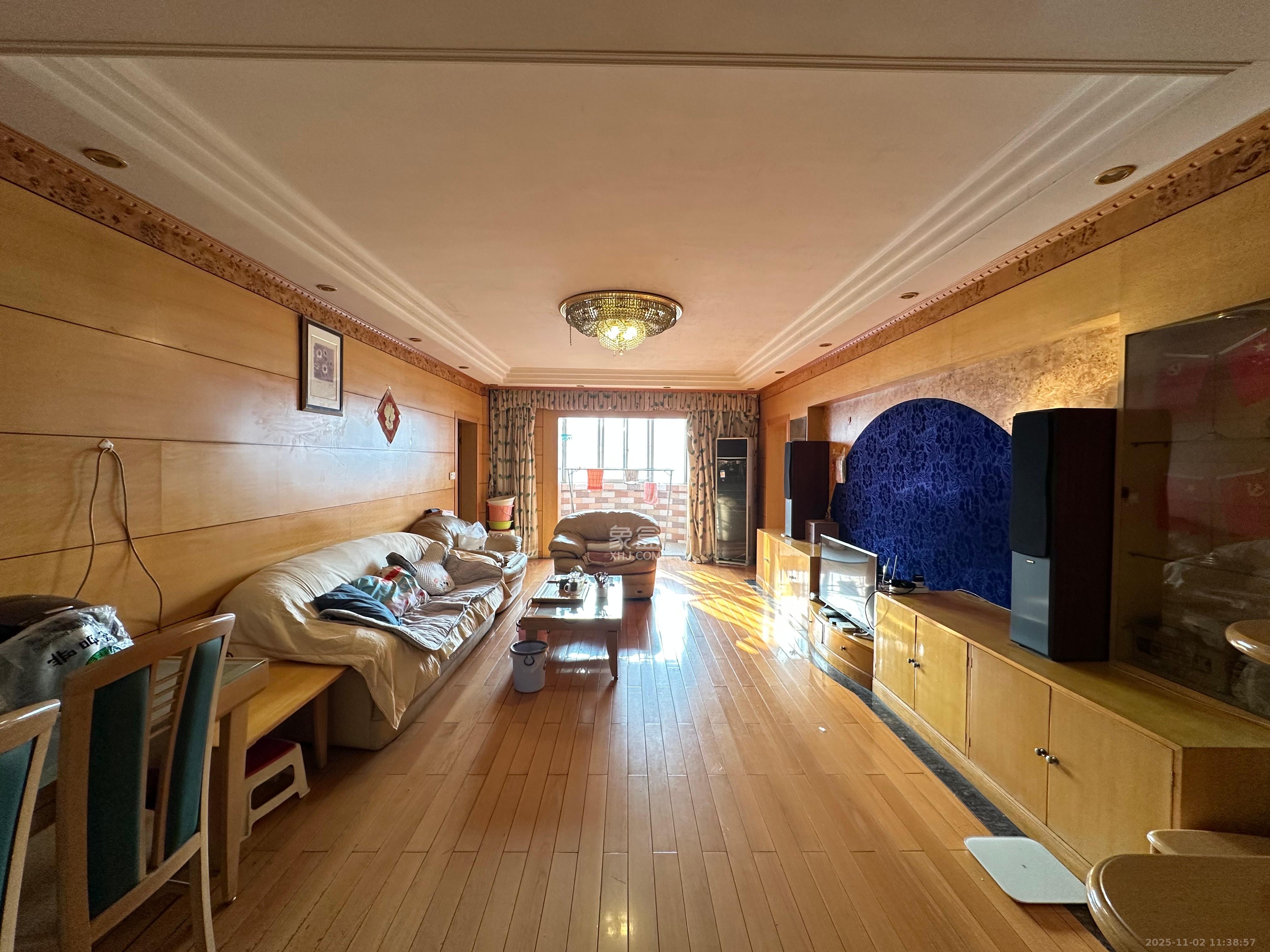 城市花园  3室2厅2卫    2800.0元/月