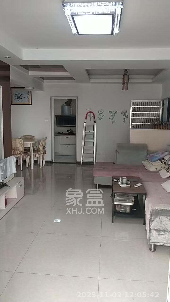 麓谷锦和园  3室2厅1卫    2000.0元/月