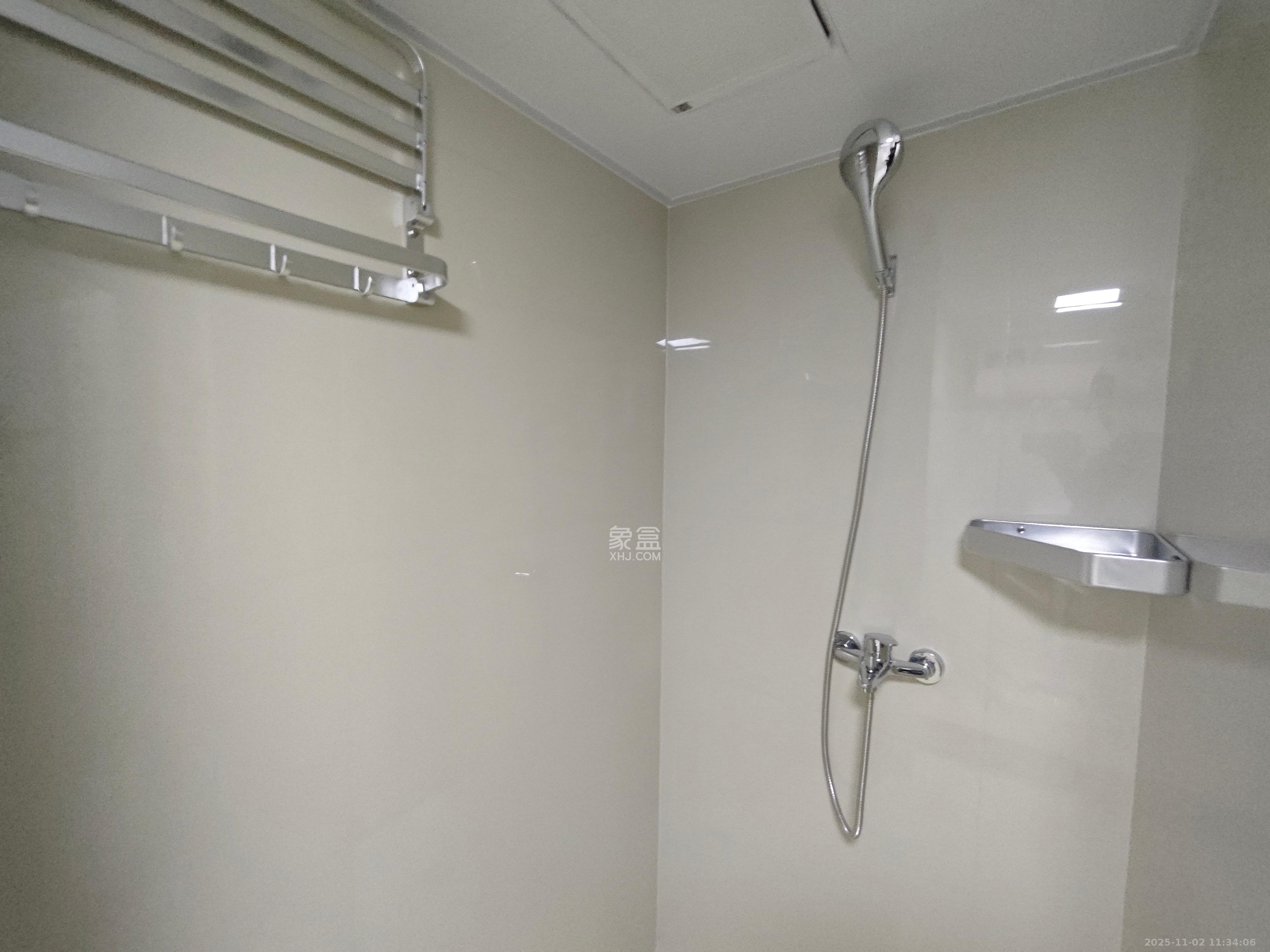 绿地V岛 2室1厅1卫 2500.0元/月 绿地V岛 2室1厅1卫 2500.0元/月室内图