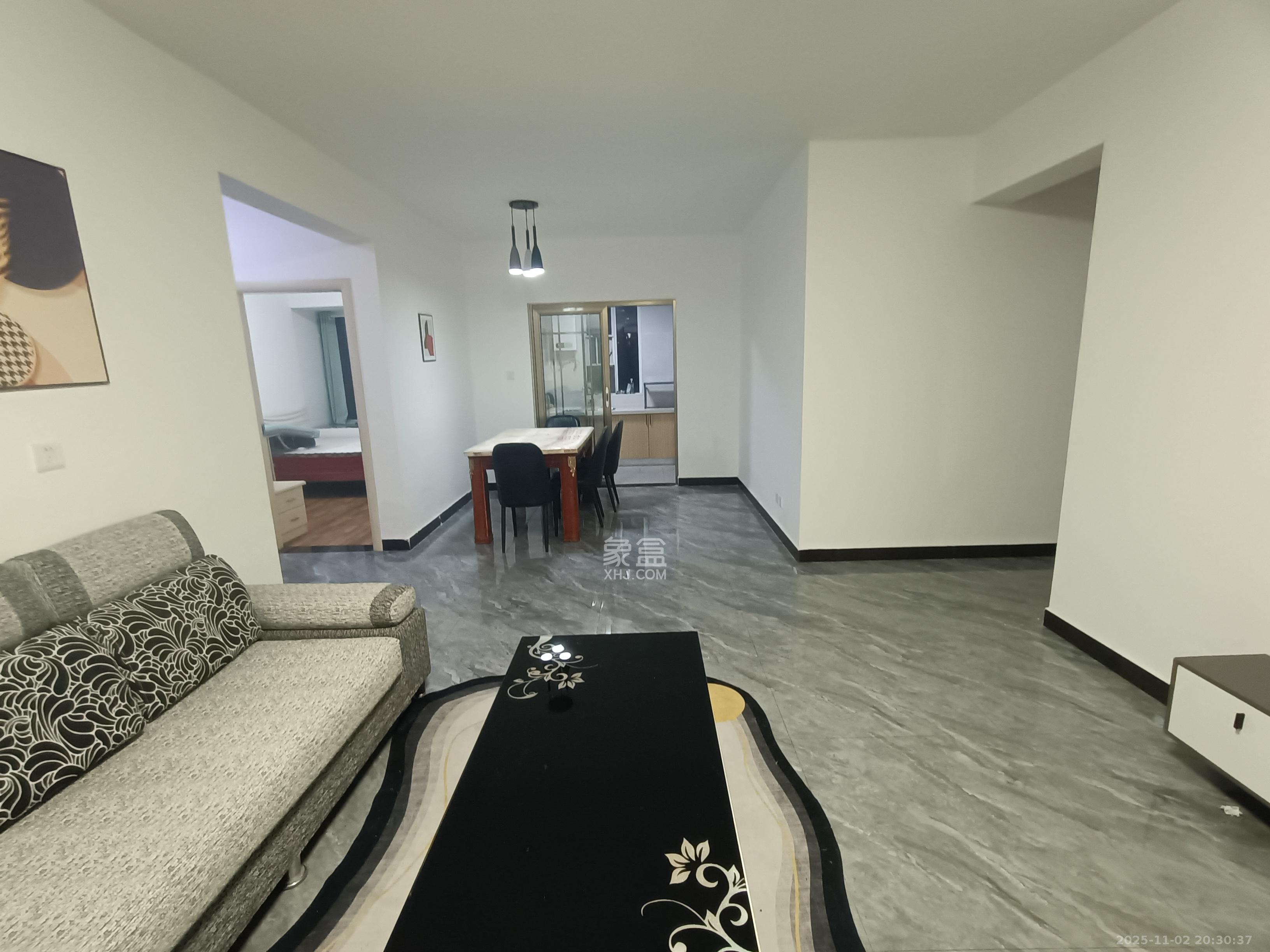 福晟钱隆国际（晟冉景苑）  4室2厅2卫    2800.0元/月室内图