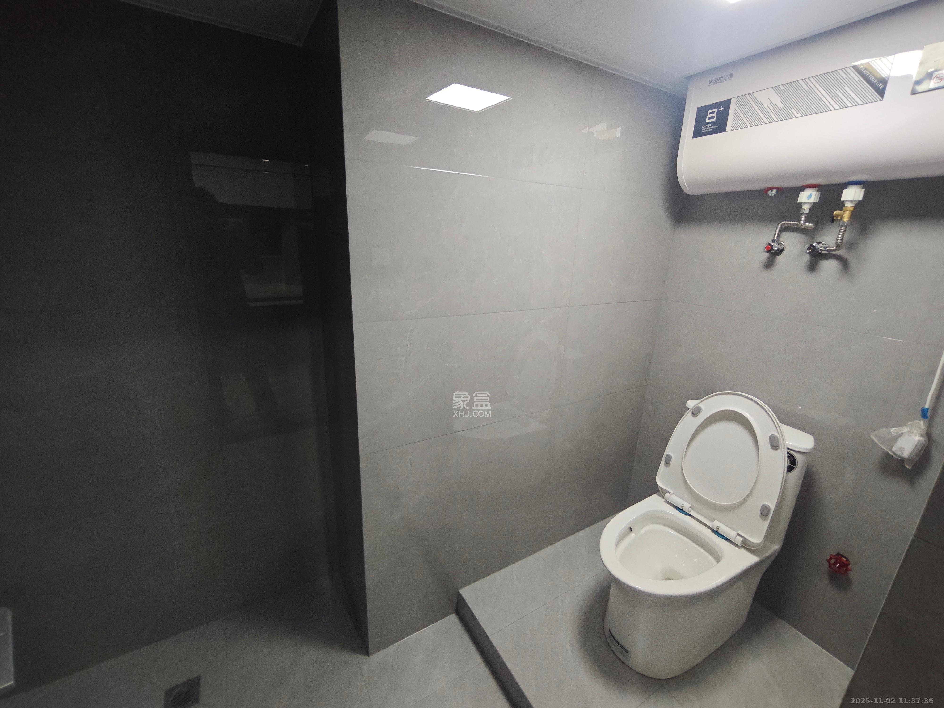 绿地V岛  1室0厅0卫    2600.0元/月室内图