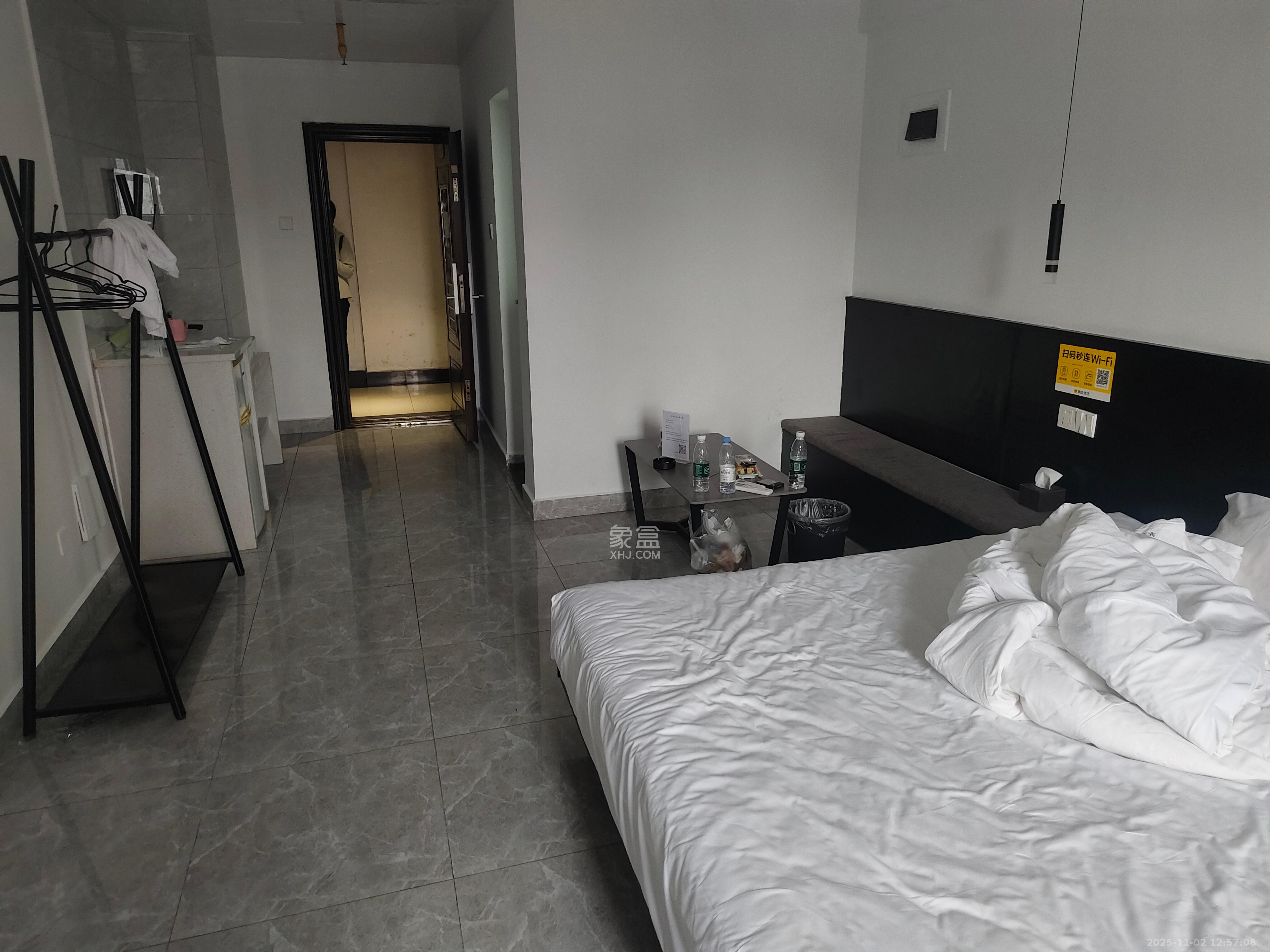 七彩丽都  1室1厅1卫    1600.0元/月室内图