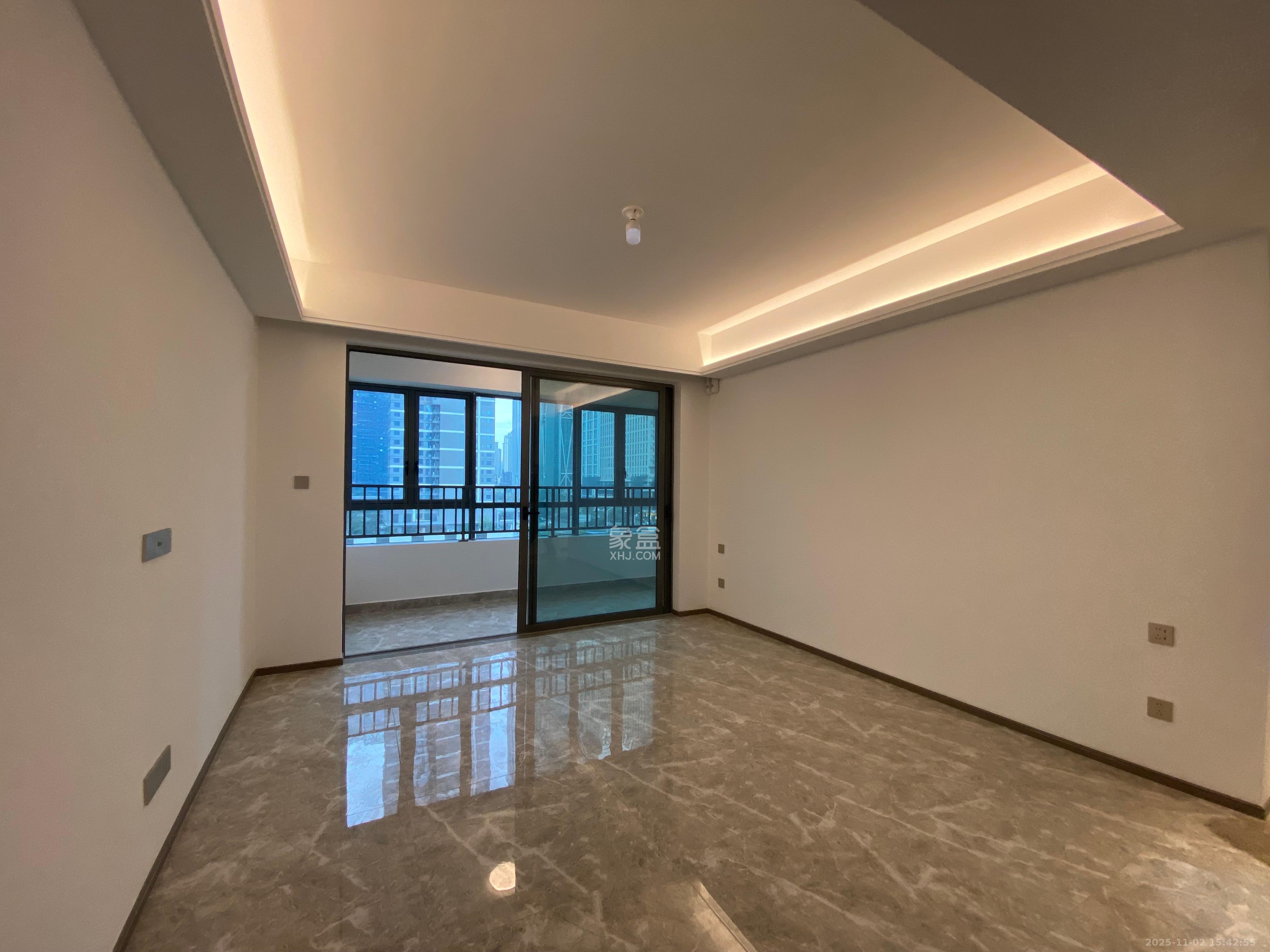 复地滨江金融中心  4室2厅2卫    4500.0元/月