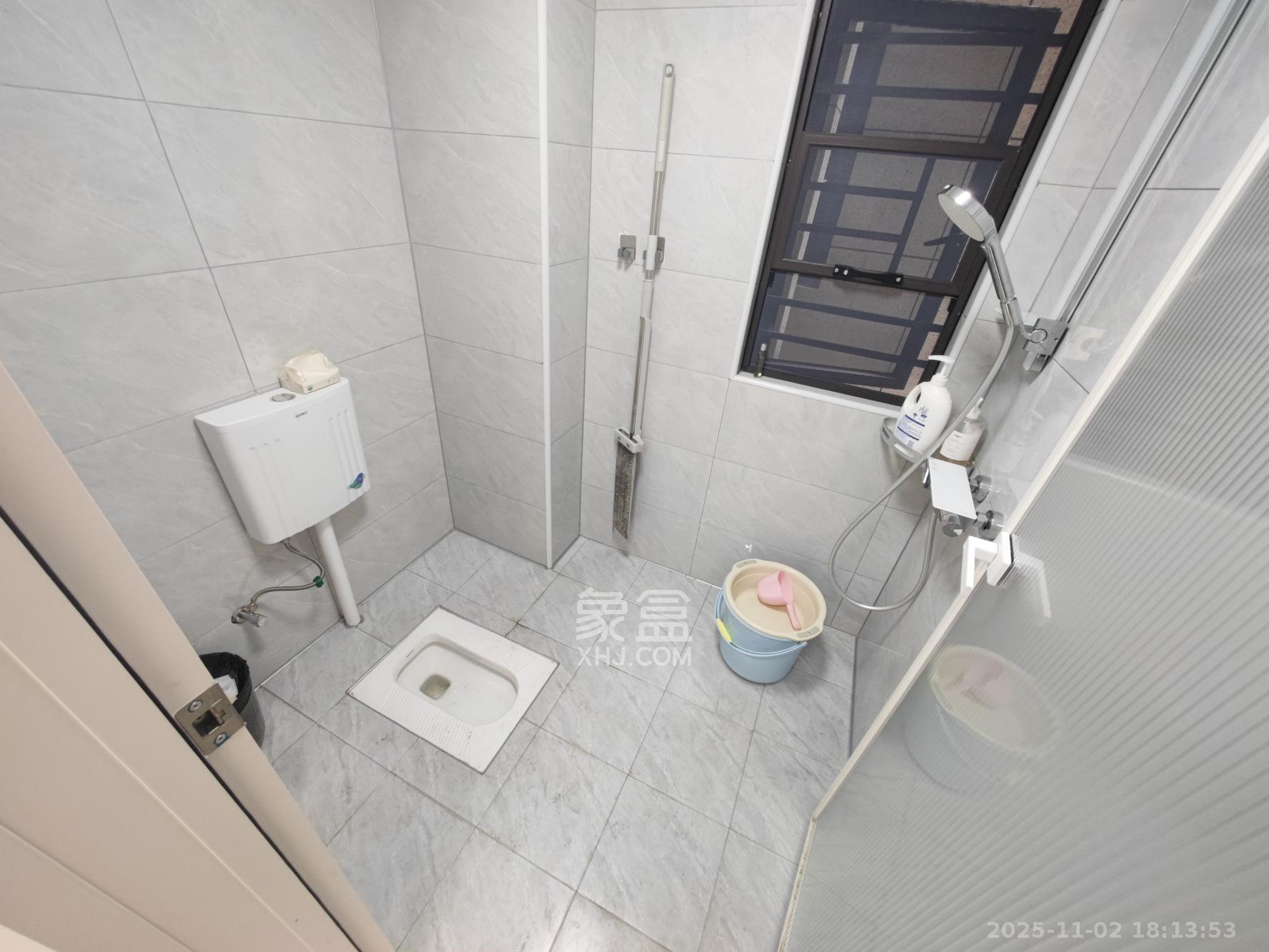 山水霖城(植物原著)  3室2厅2卫    130.0万 山水霖城(植物原著)  3室2厅2卫    130.0万卫生间