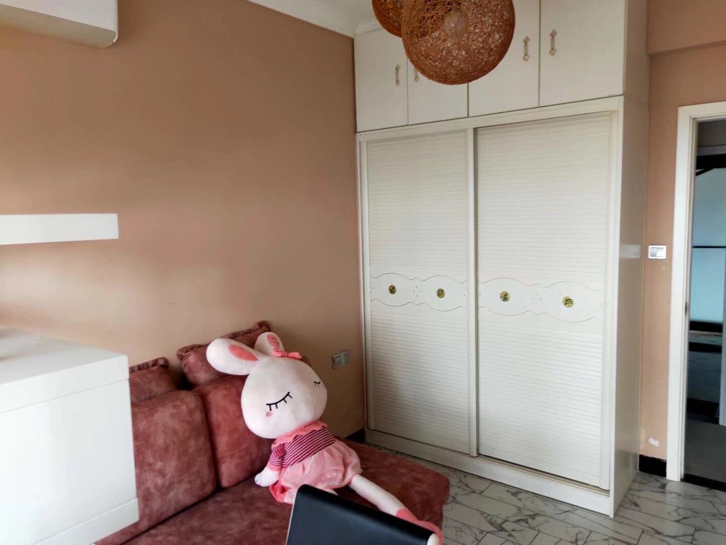 椰岛广场  2室2厅2卫    4500.0元/月 椰岛广场  2室2厅2卫    4500.0元/月室内图