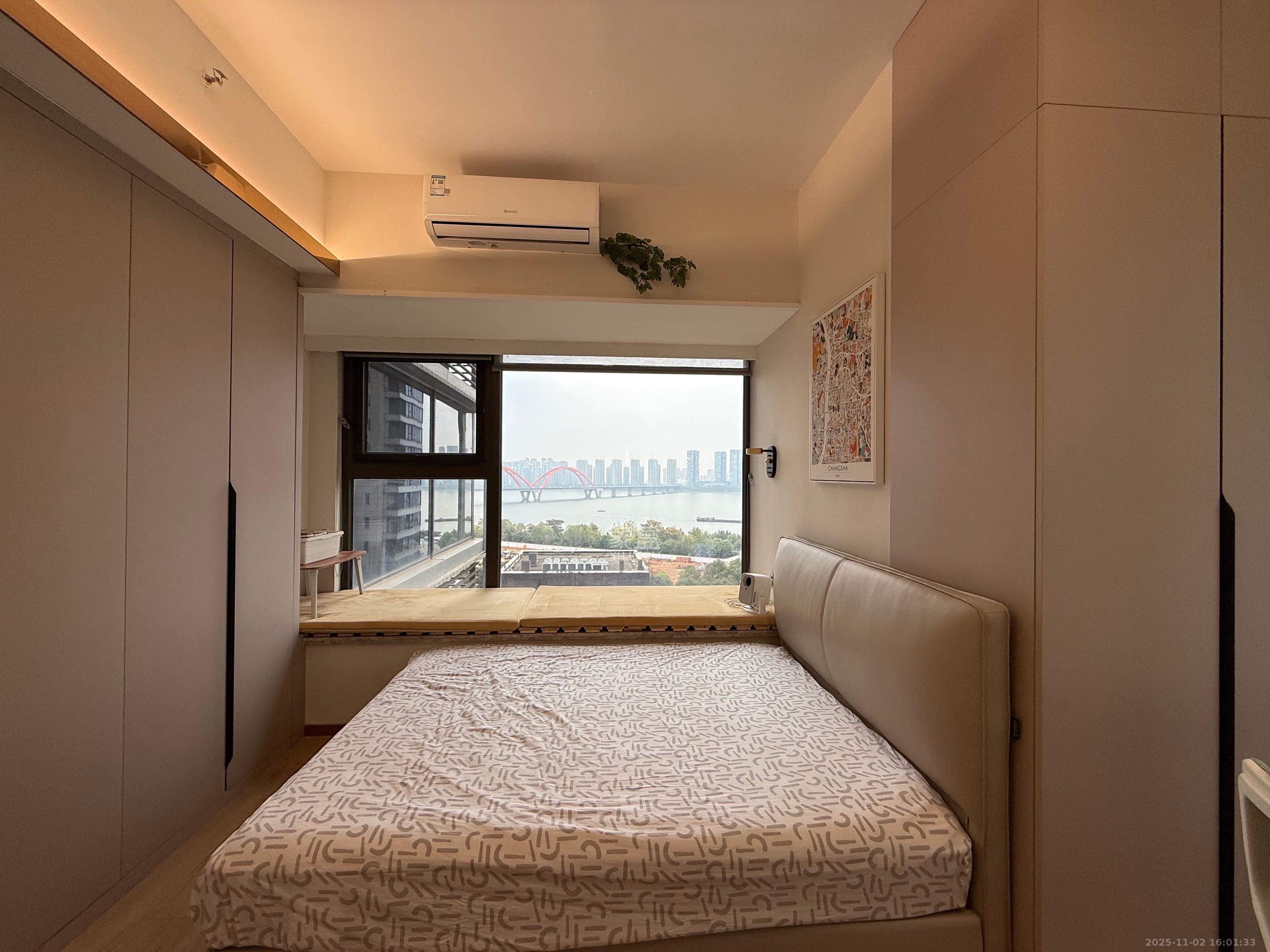 远洋外滩壹号  1室1厅1卫    2800.0元/月