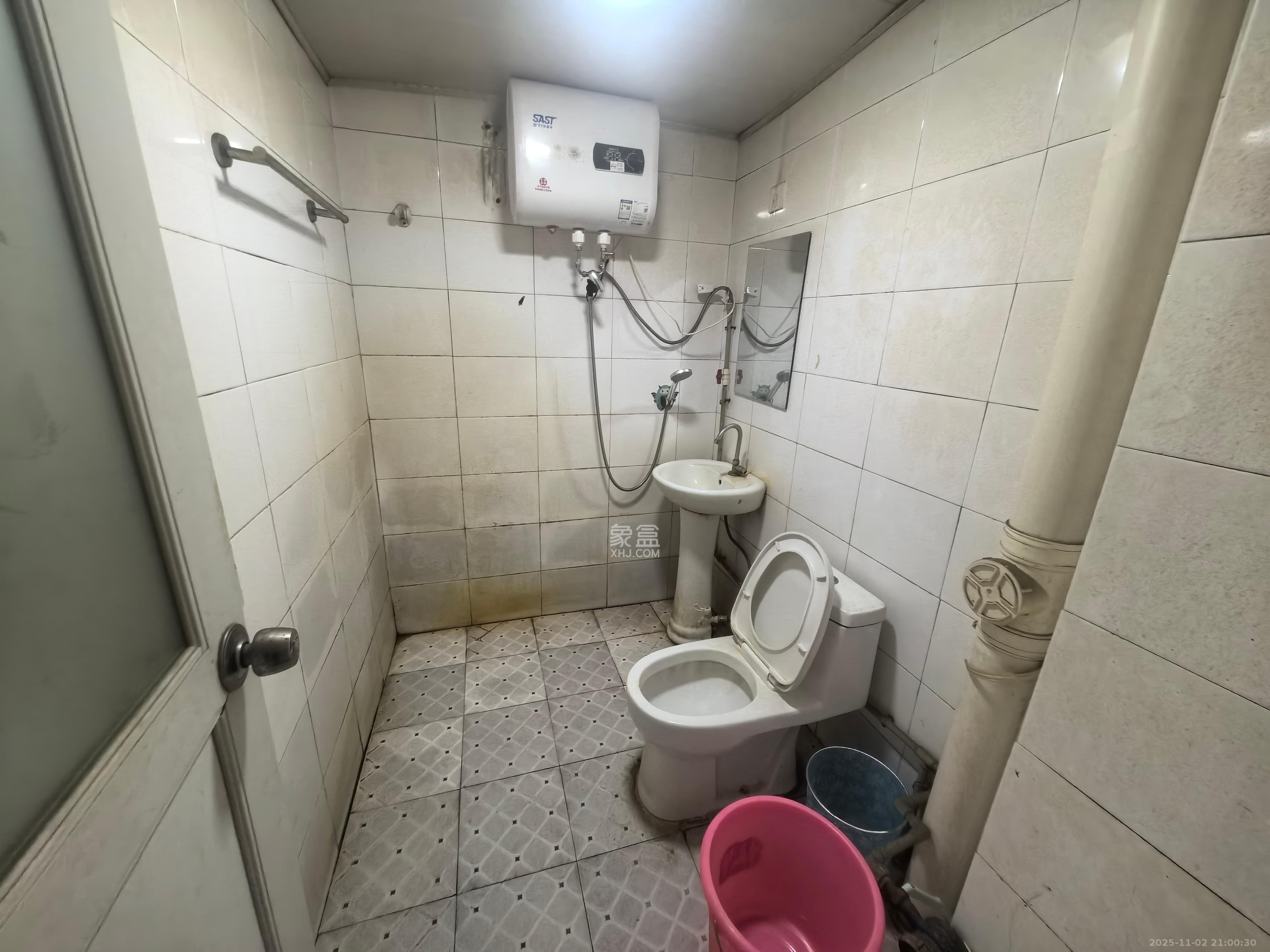 中南汽车世界  4室2厅1卫    1800.0元/月室内图