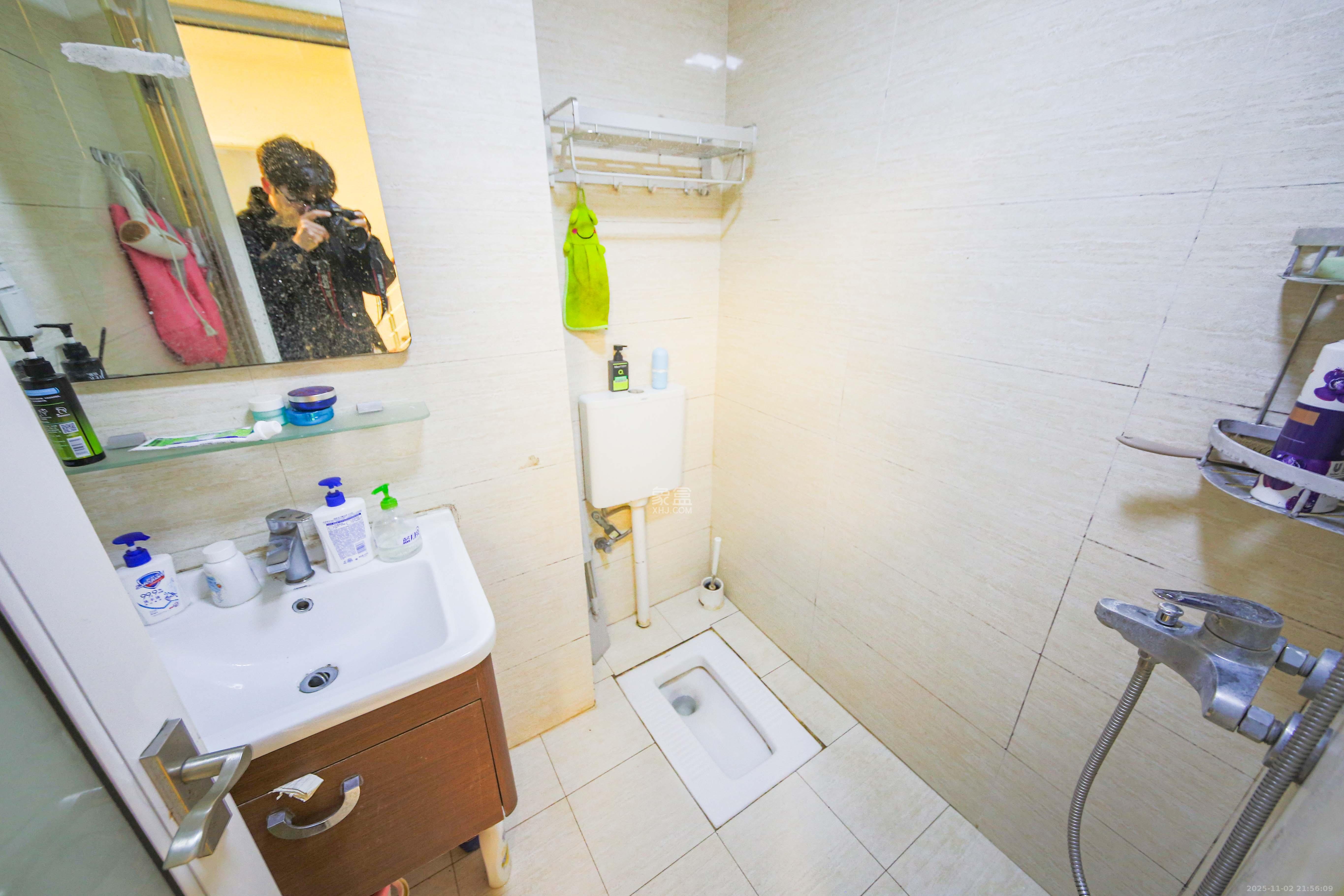 奥林匹克花园贡院三期  3室2厅2卫    85.0万卫生间