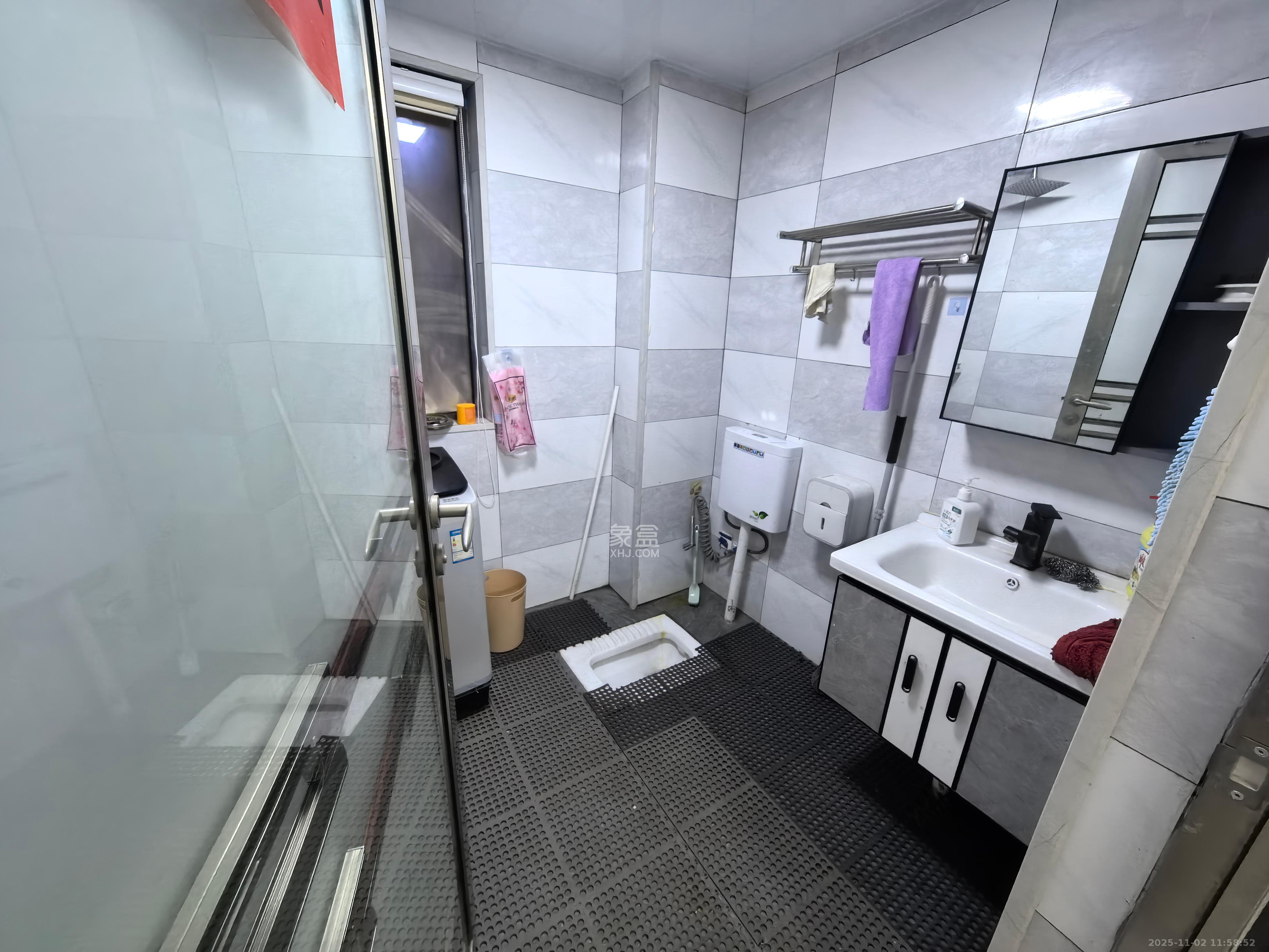 澳海月亮湾  3室2厅2卫    2000.0元/月室内图