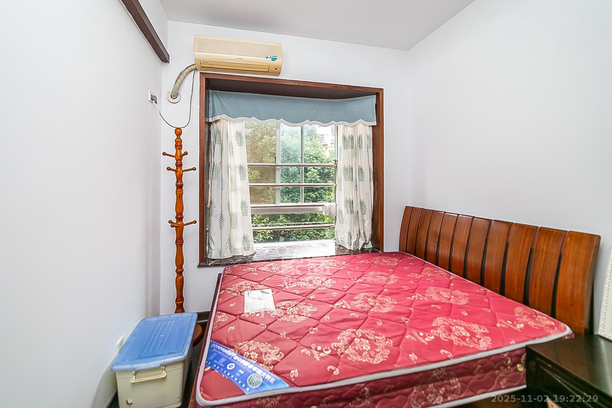 华银园  3室2厅2卫    103.0万 华银园  3室2厅2卫    103.0万卧室