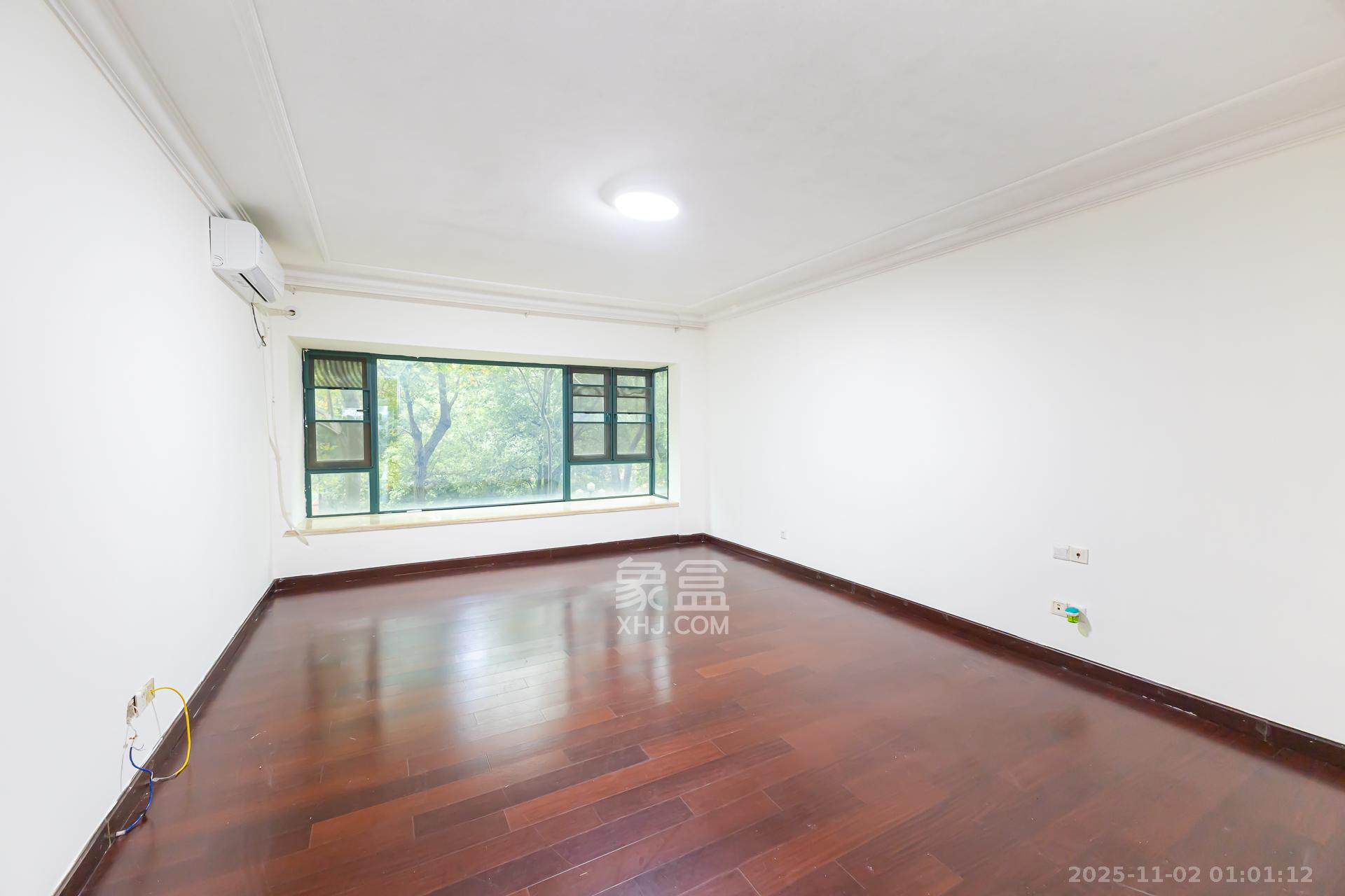 恒大名都  4室2厅4卫    170.8万卧室