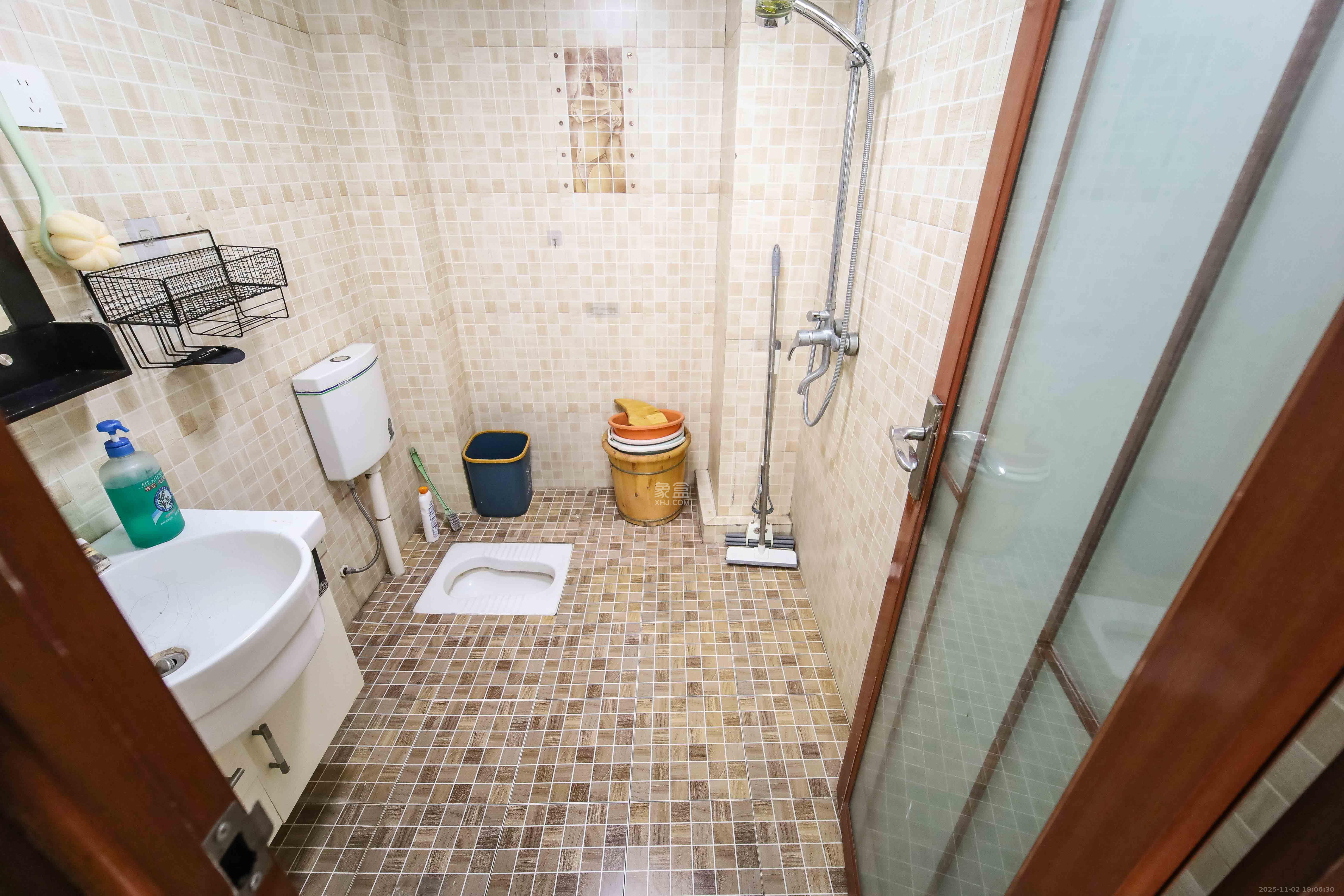 左岸右岸  1室1厅1卫    32.0万卫生间