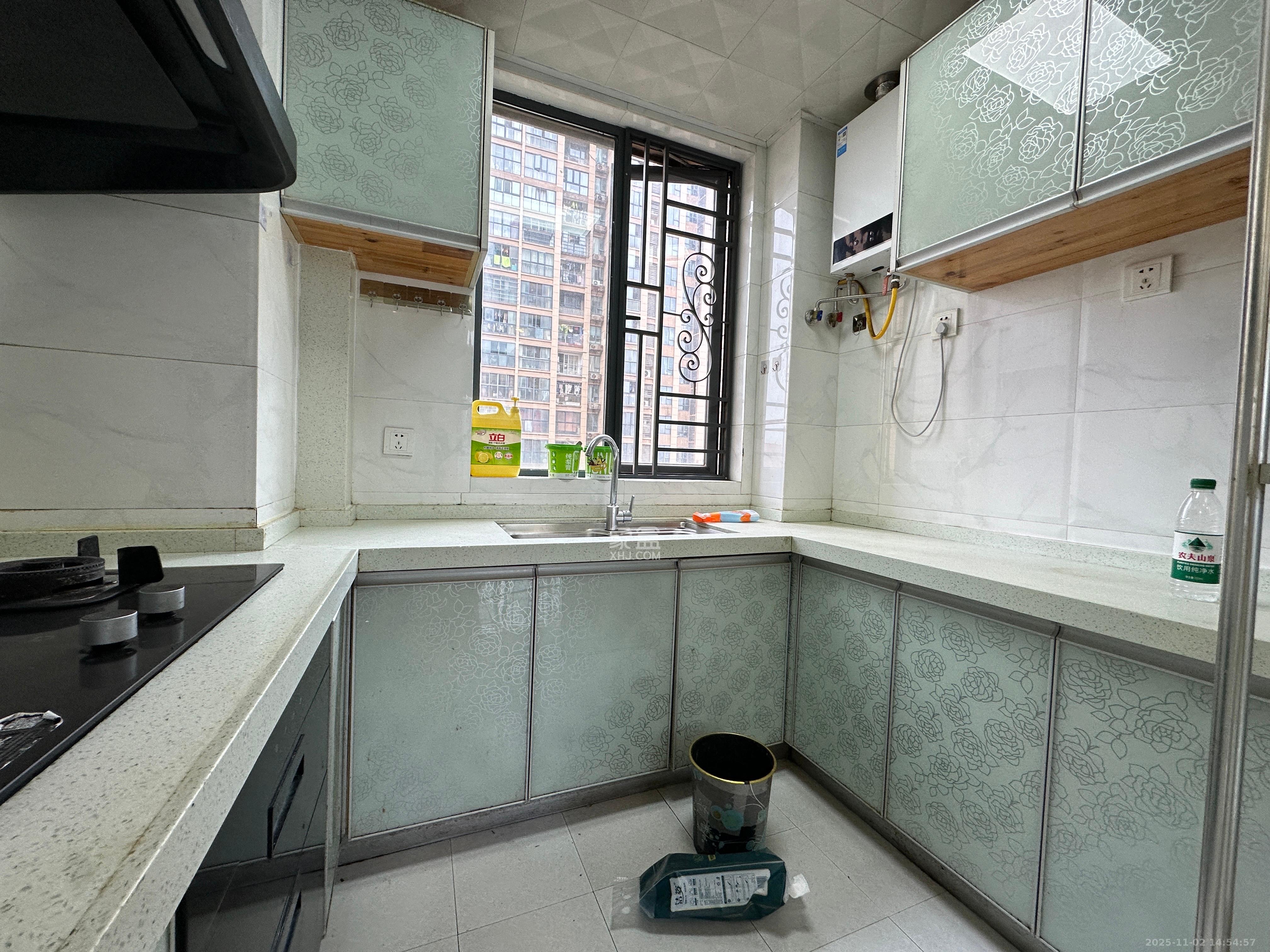 荣盛花语馨苑 3室2厅1卫 2200.0元/月 荣盛花语馨苑 3室2厅1卫 2200.0元/月室内图