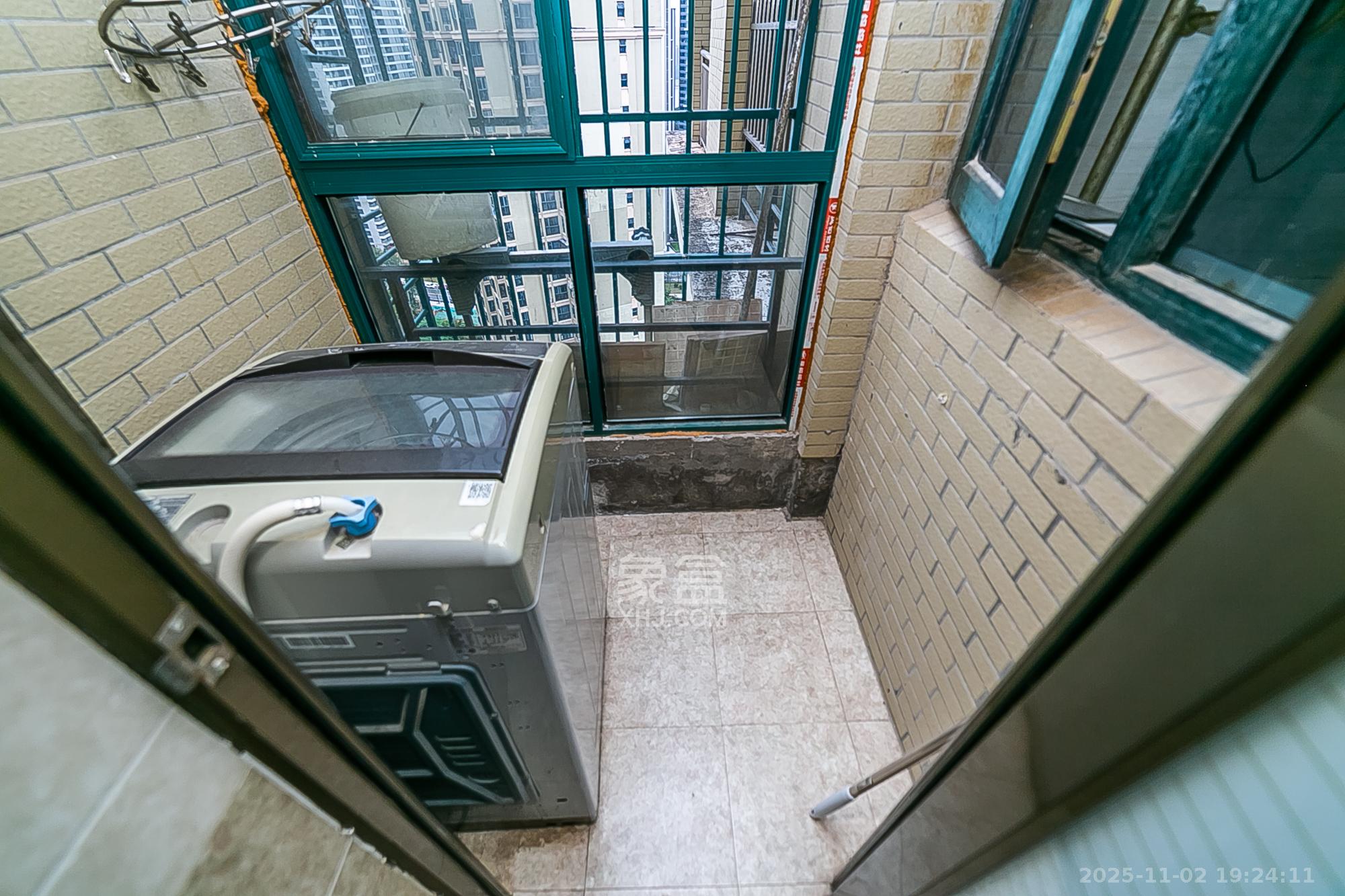 湘江锦绣  2室2厅1卫    62.8万阳台