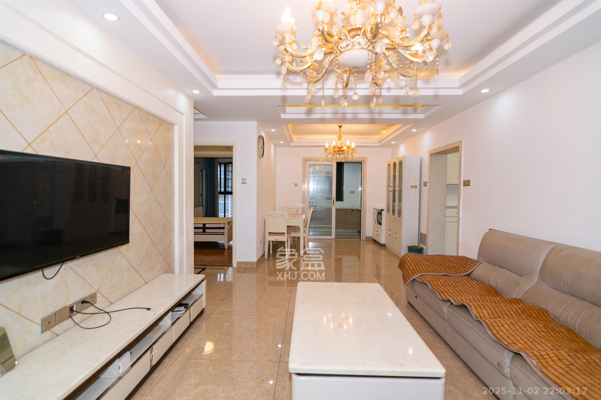 新城国际花都 3室2厅1卫 63.8万 新城国际花都 3室2厅1卫 63.8万客厅