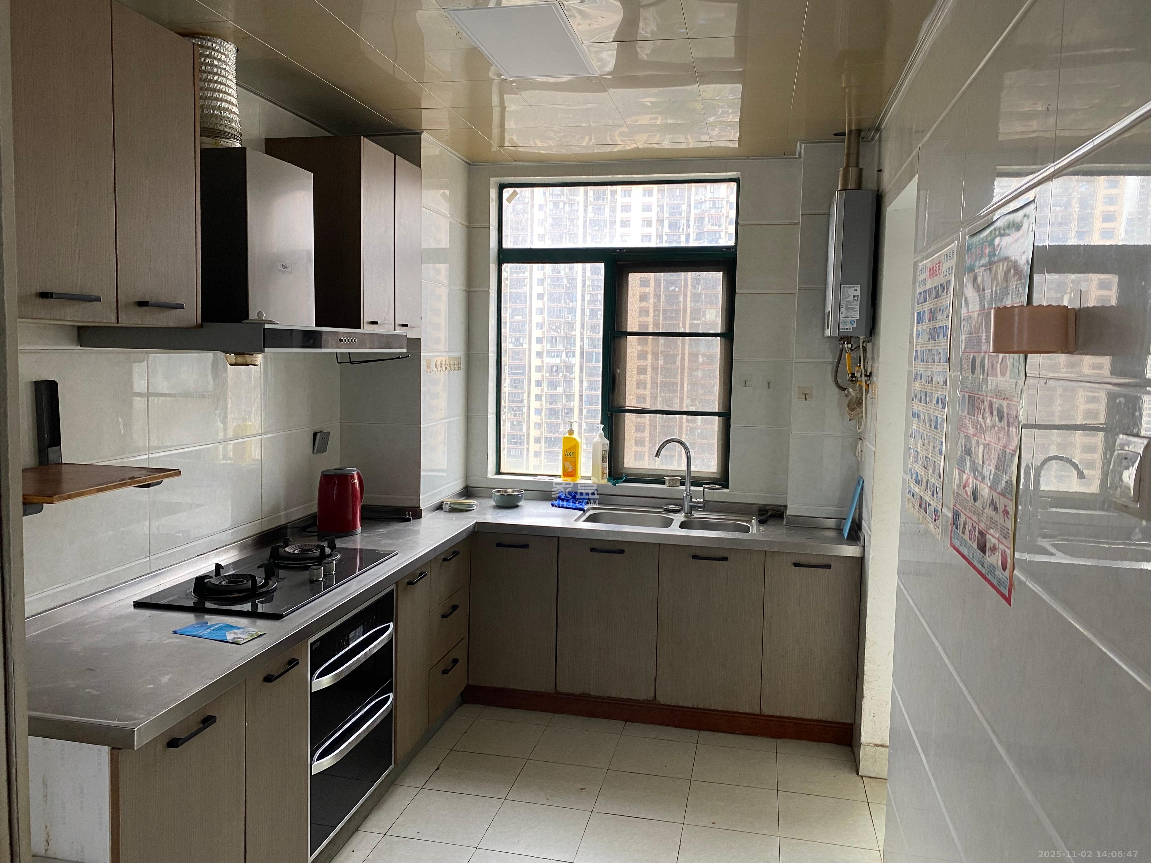 滨江金座  1室2厅1卫    3300.0元/月室内图