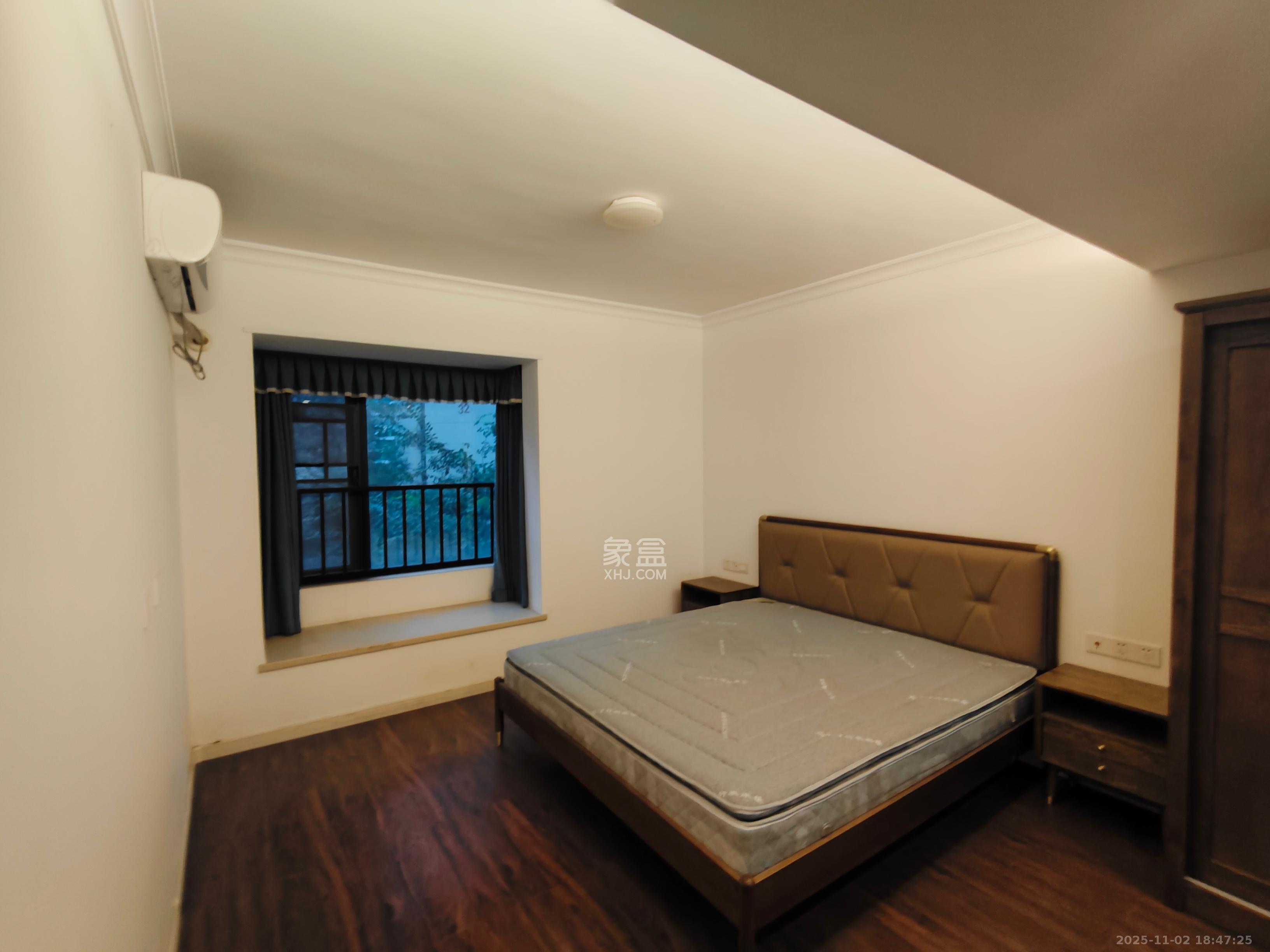 万科魅力之城锋镜里  4室2厅2卫    3500.0元/月室内图