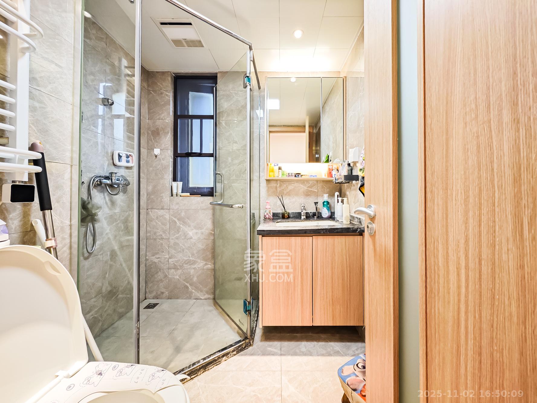 新城和樾(新城和樾公馆)  3室2厅2卫    82.0万 新城和樾(新城和樾公馆)  3室2厅2卫    82.0万卫生间