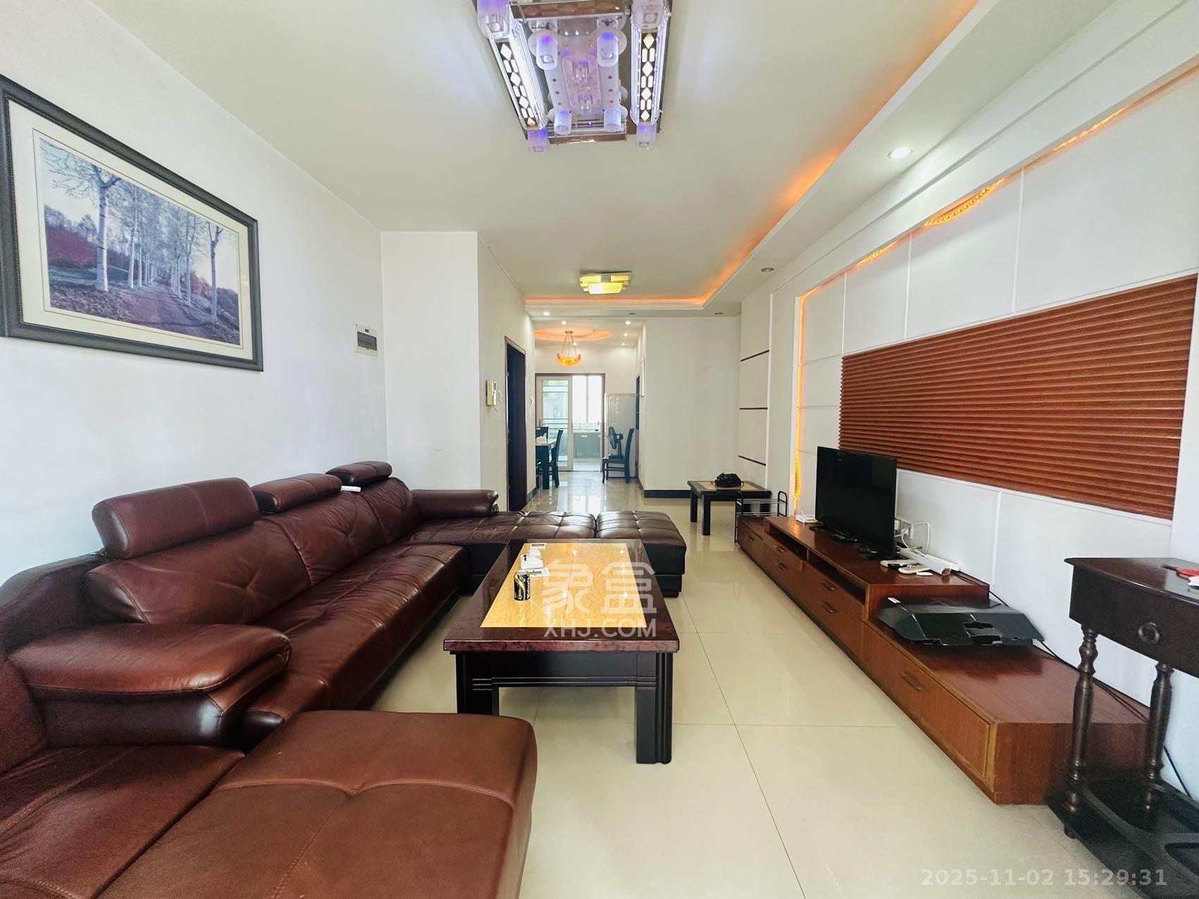 一品东庭  3室2厅2卫    2800.0元/月