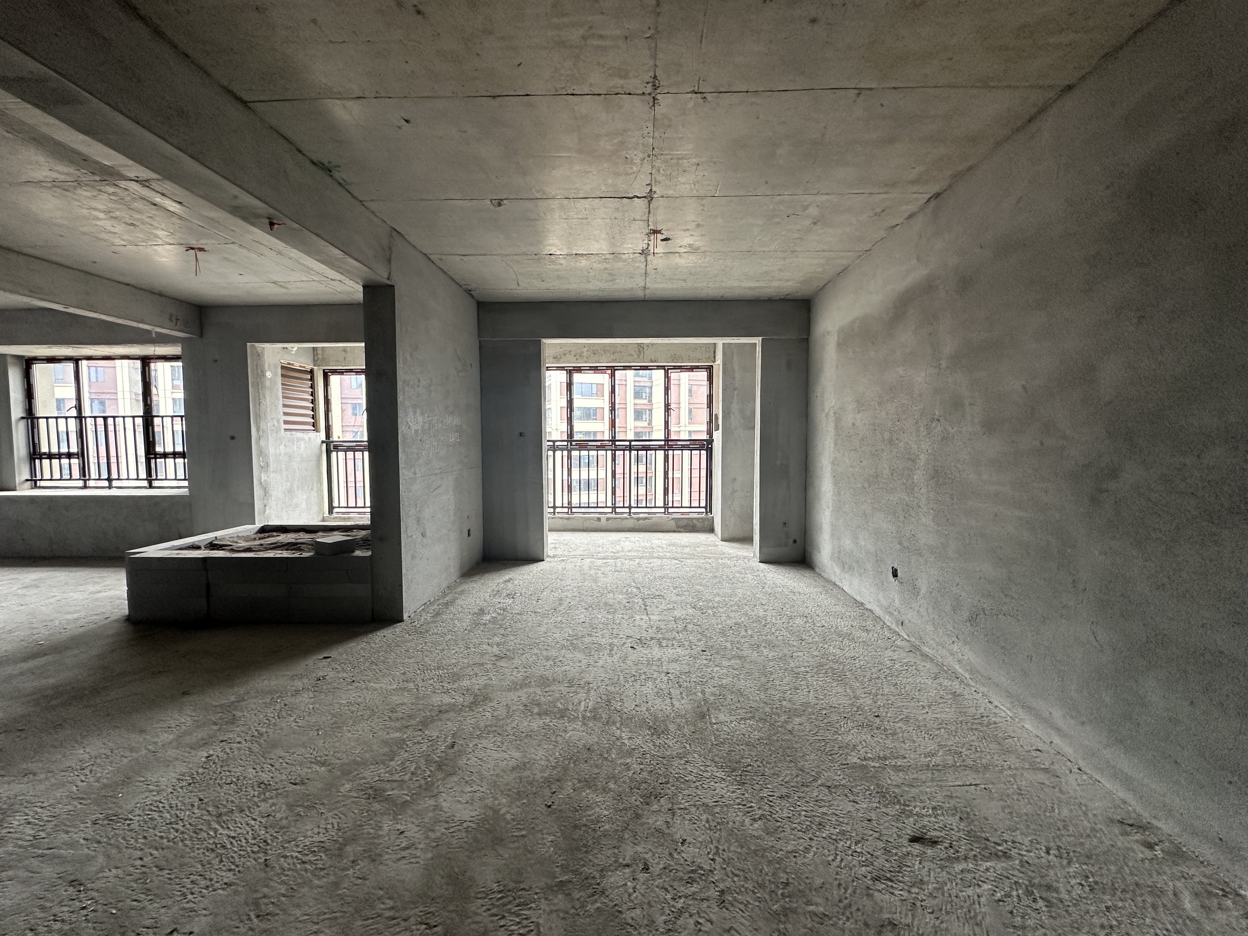 奇峰广场 1室0厅0卫 2500.0元/月 奇峰广场 1室0厅0卫 2500.0元/月室内图