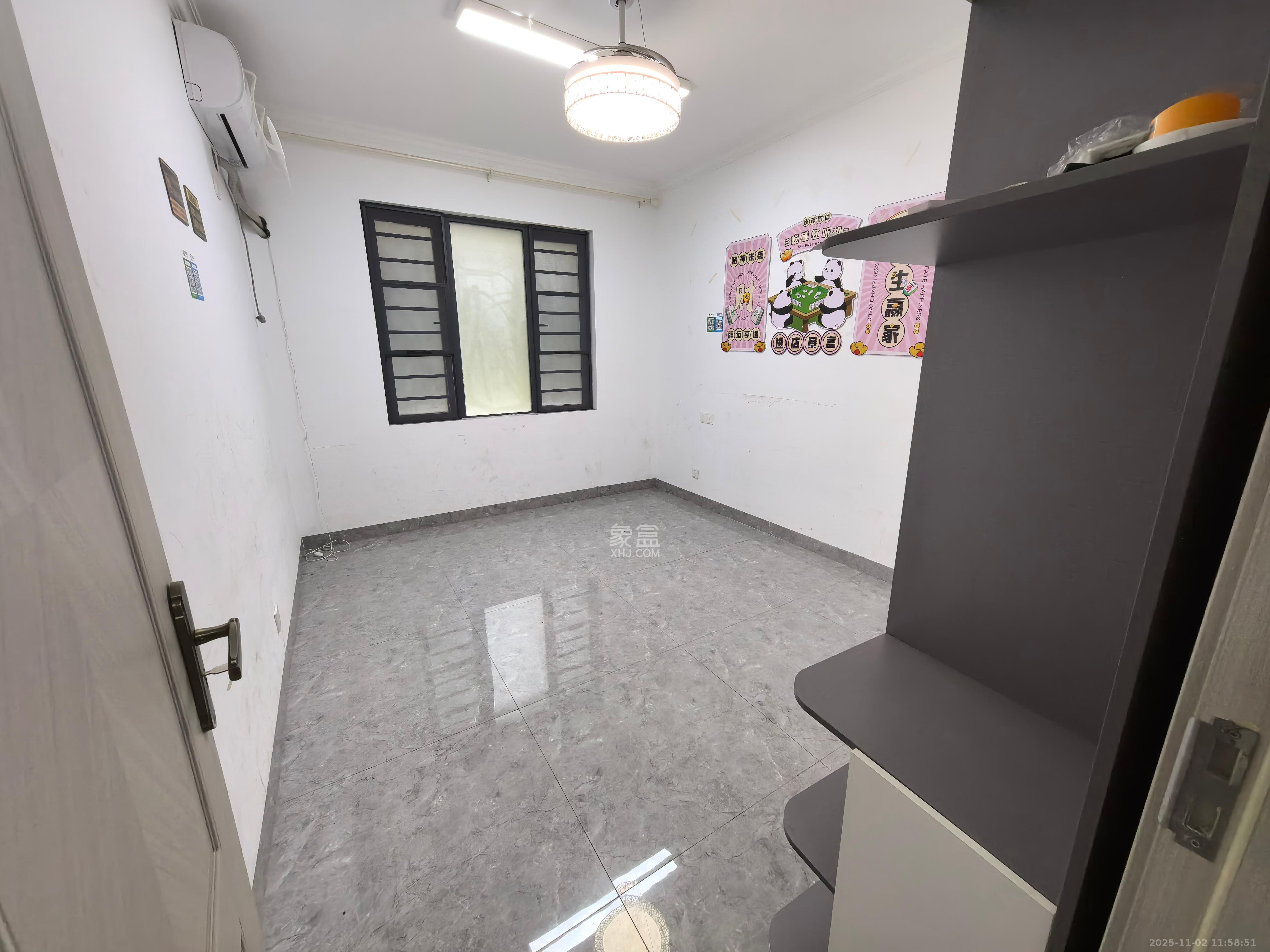 澳海月亮湾  3室2厅2卫    2000.0元/月室内图